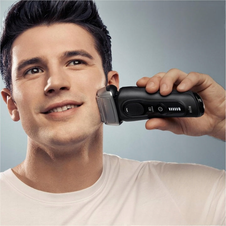 Braun Series 8 Men's Shaver 4+1 Wet&Dry Charging Station Case Silver Packaging status original
