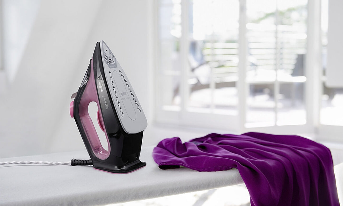 Braun TexStyle 1 Dry and Steam Iron Ceramic Plate 2000 W Black, Purple Dominant color purple