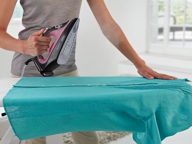 Braun TexStyle 1 Dry and Steam Iron Ceramic Plate 2000 W Black, Purple Manufacturer code SI 1070 PU
