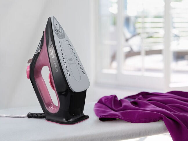 Braun TexStyle 1 Dry and Steam Iron Ceramic Plate 2000 W Black, Purple Model TexStyle 1