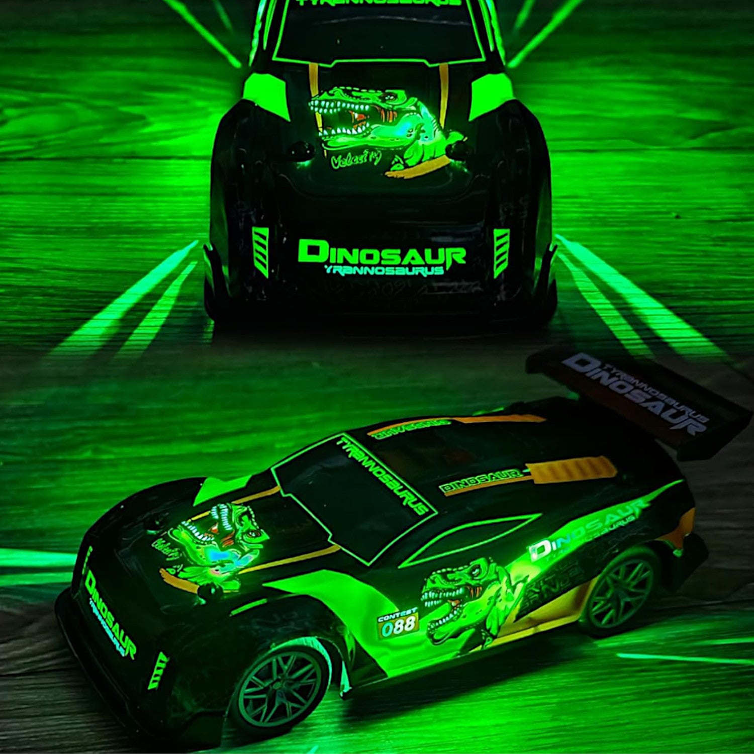 CAR REMOTE CONTROLLED DINOSAUR RACING CAR RC PILOT 2,4 LED GIFT Packaging status original