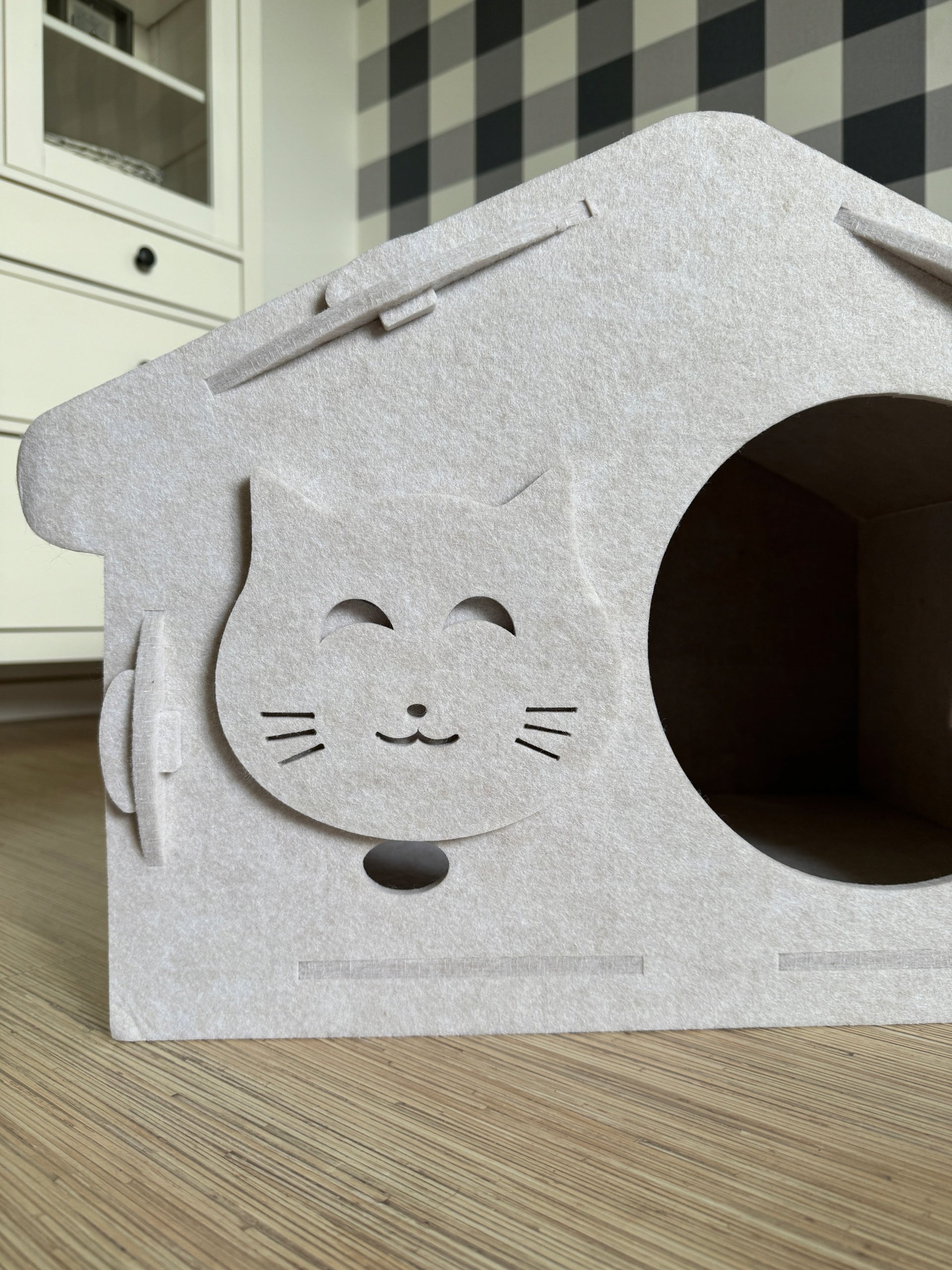 CAT BED COTTAGE BOOTH XL FELT Color beige