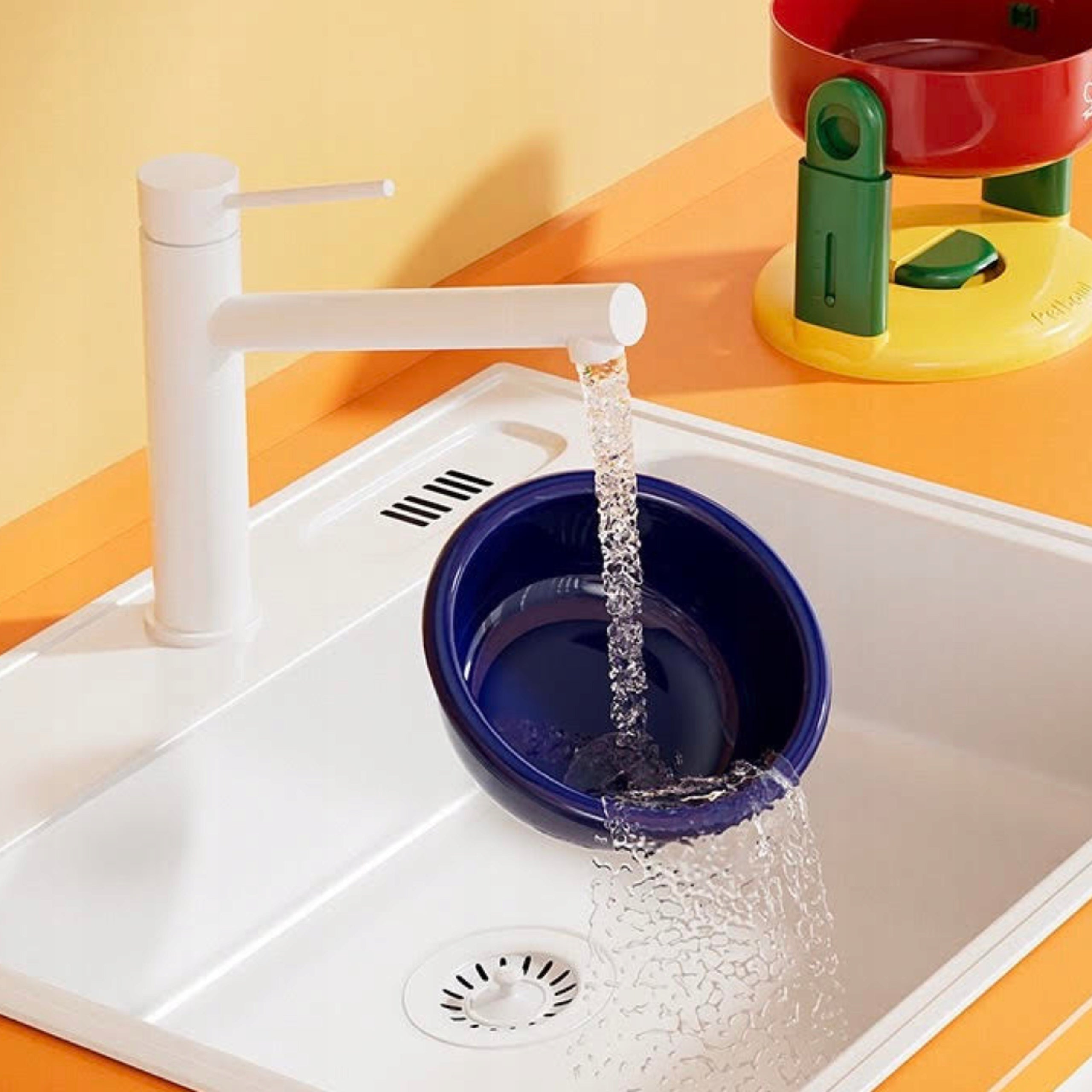 CAT DOG WATER STAND BOWL NON-SLIP ELEVATED FOOD Material made from a synthetic material