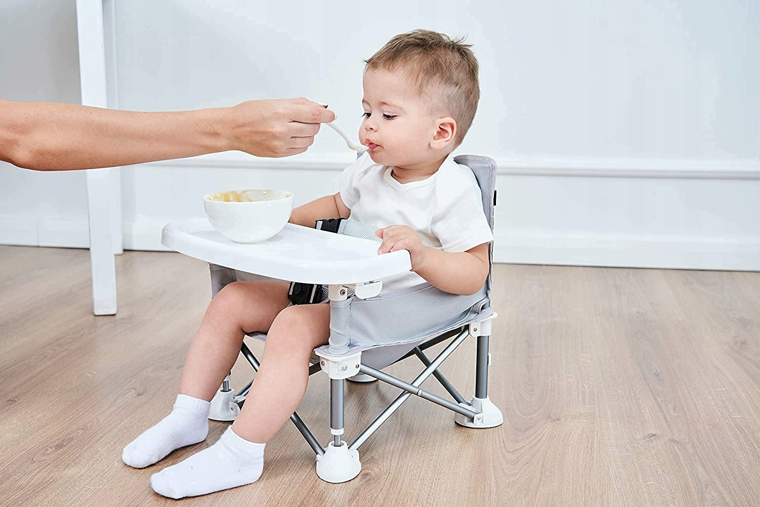 CHILD FEEDING SEAT FOLDING CHAIR + TRAY BELTS Color white