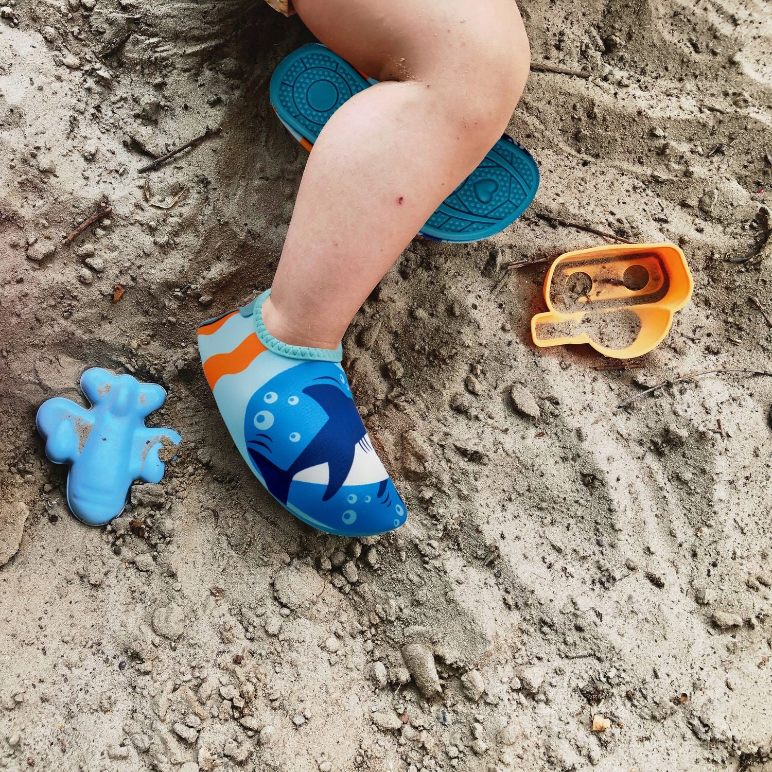 CHILDREN'S WATER SHOES FOR SEA URCHINS BEACH ROCKY SLIP ON 26-27 OUTTEC Brand Outtec