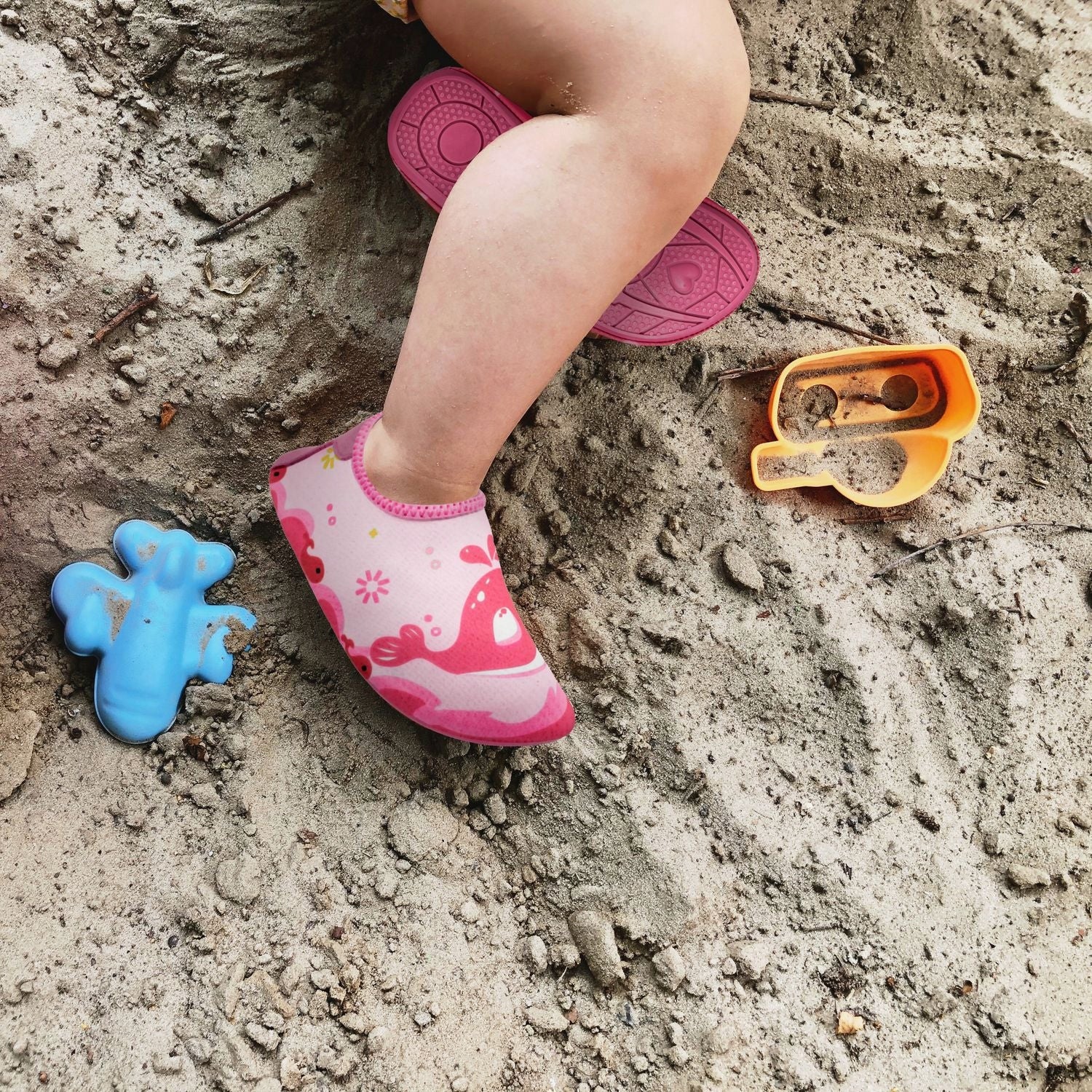 CHILDREN'S WATER SHOES FOR SEA URCHINS BEACH ROCKY SLIP ON 26-27 OUTTEC Brand Outtec