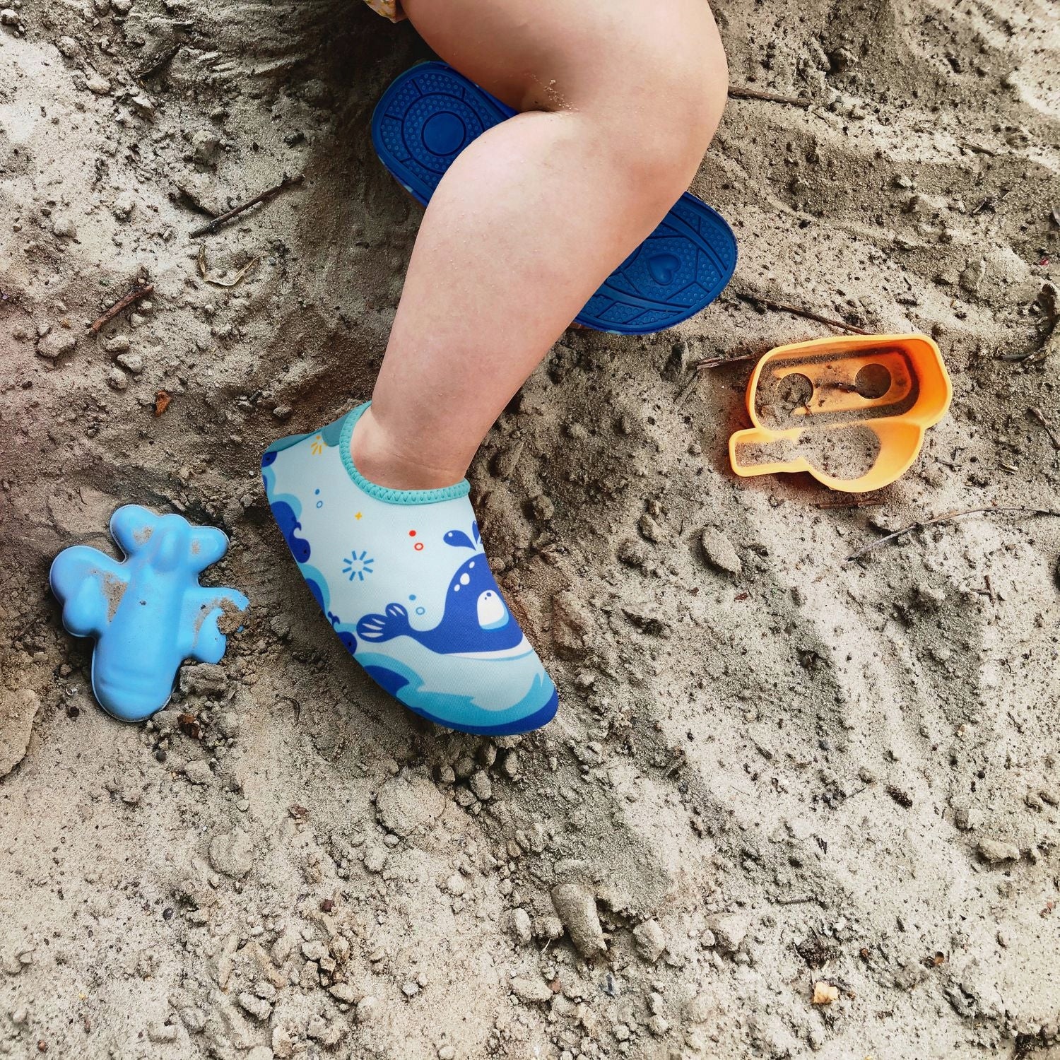 CHILDREN'S WATER SHOES FOR SEA URCHINS BEACH ROCKY SLIP ON 28-29 OUTTEC Brand Outtec
