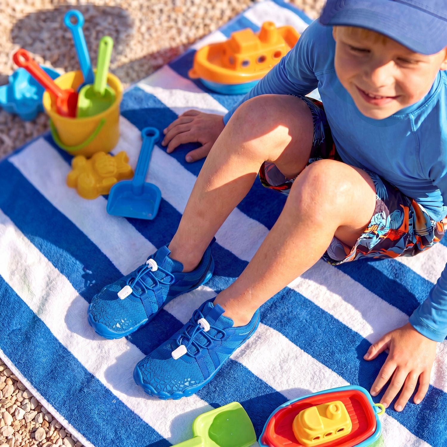 CHILDREN'S WATER SHOES R.32 ROCKY BEACHES SEA URCHIN QUICK-DRYING OUTTEC Manufacturer code AquaTrek Junior Blue