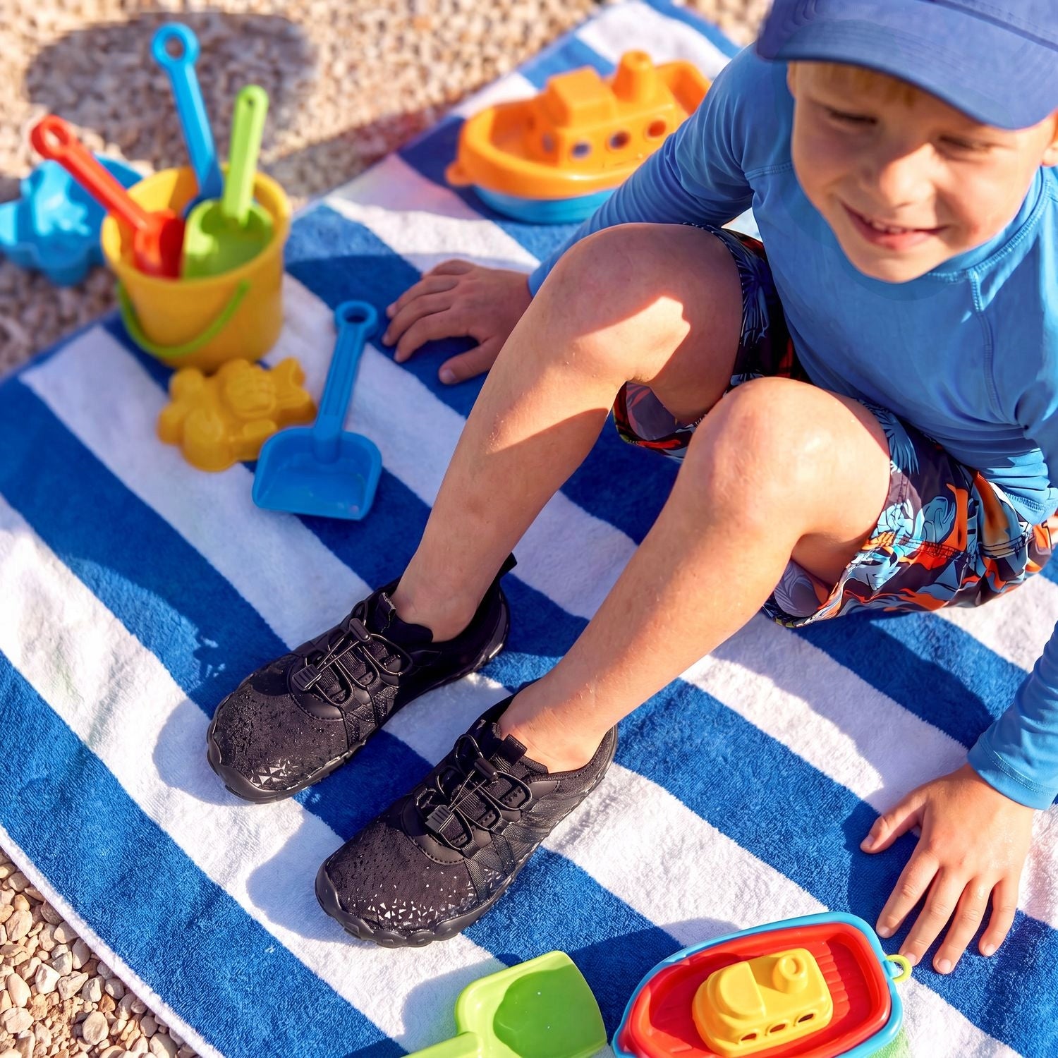 CHILDREN'S WATER SHOES R.33 ROCKY BEACHES SEA URCHIN QUICK-DRYING OUTTEC Manufacturer code AquaTrek Junior Black