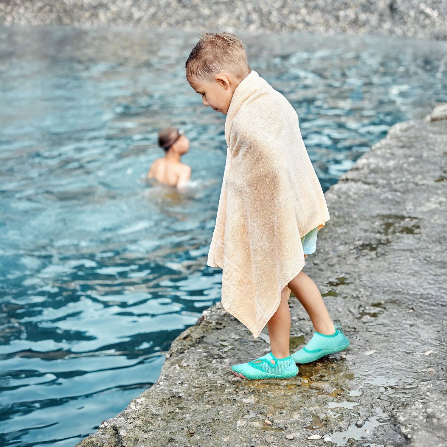 CHILDREN'S WATER SHOES VELCRO SEA URCHINS BEACHES ROCKS r.24 OUTTEC Brand Outtec
