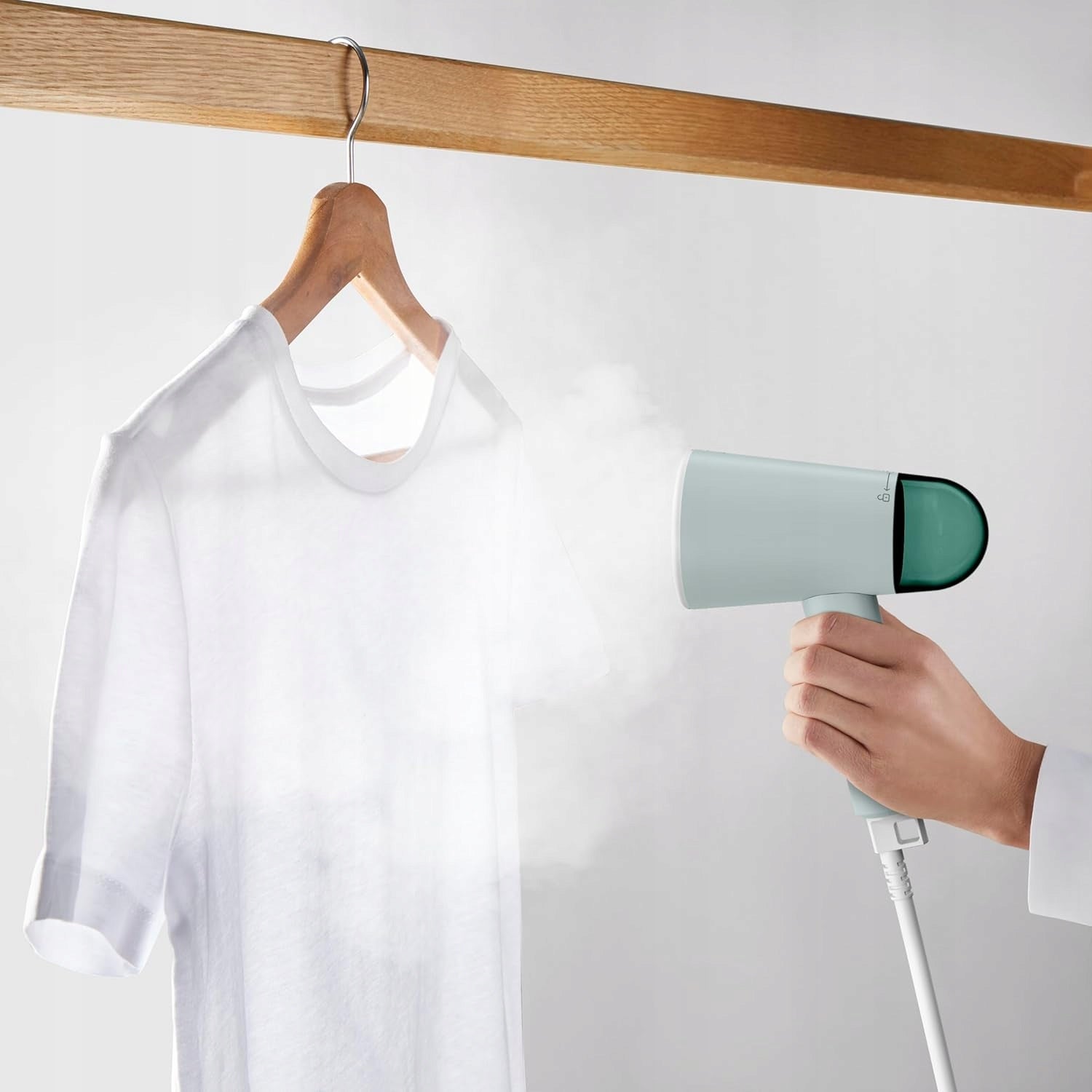 CLOTHES STEAMER 1200W TRAVEL FOLDING 25S HEATING 70ML Manufacturer code 3606236033736