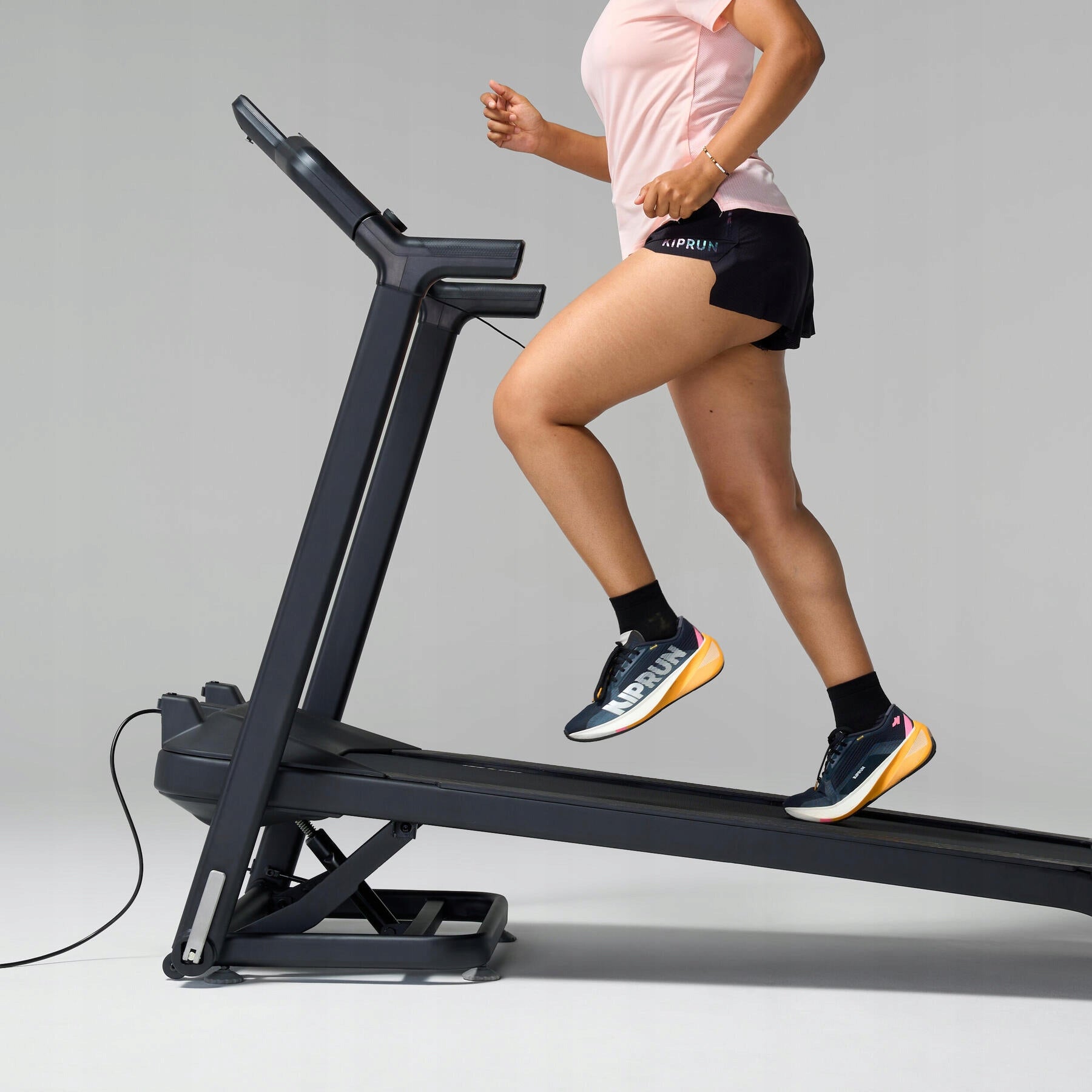 COMPACT FOLDING TREADMILL Domyos STRONG up to 16 km/h ADJUSTABLE SLOPE Belt length 130 cm