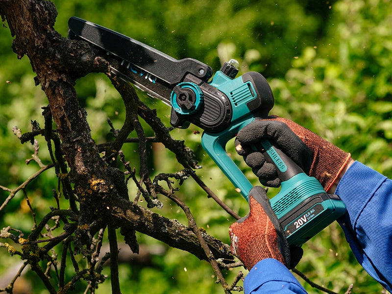 CORDLESS CHAINSAW BRANCH SAW TREE SAW 8" 2 x AKU Manufacturer code PIŁA ŁAŃCUCHOWA AKUMULATOROWA BEZSZCZOTKOWA