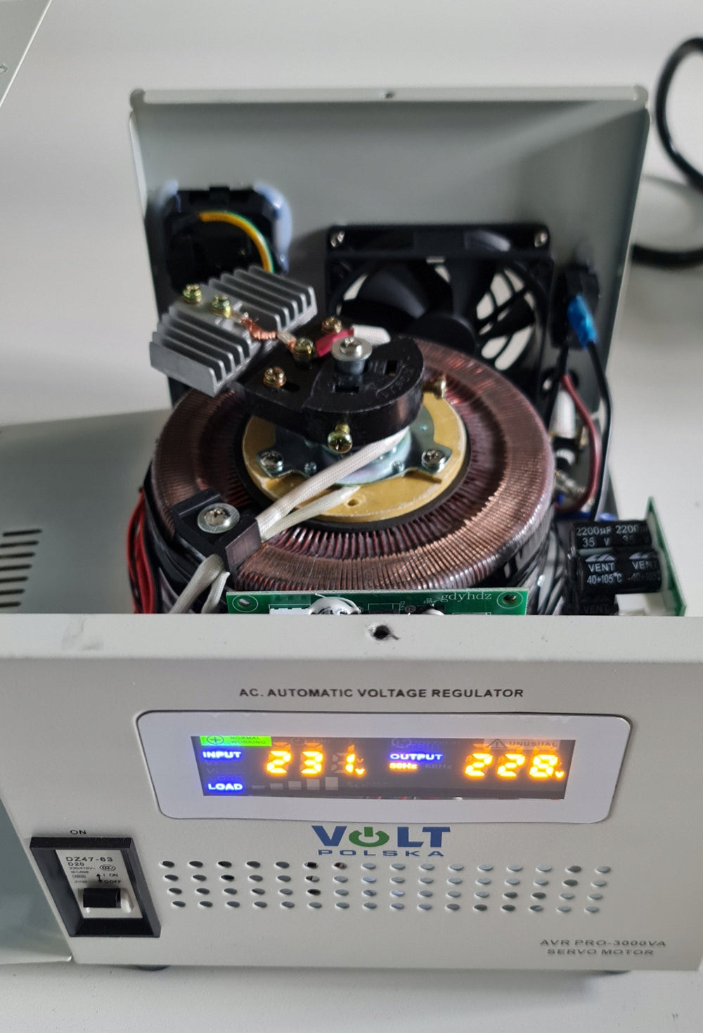 CURRENT VOLTAGE STABILIZER AVR PRO 2000 VA 3% +GR Brand Volt Polska
