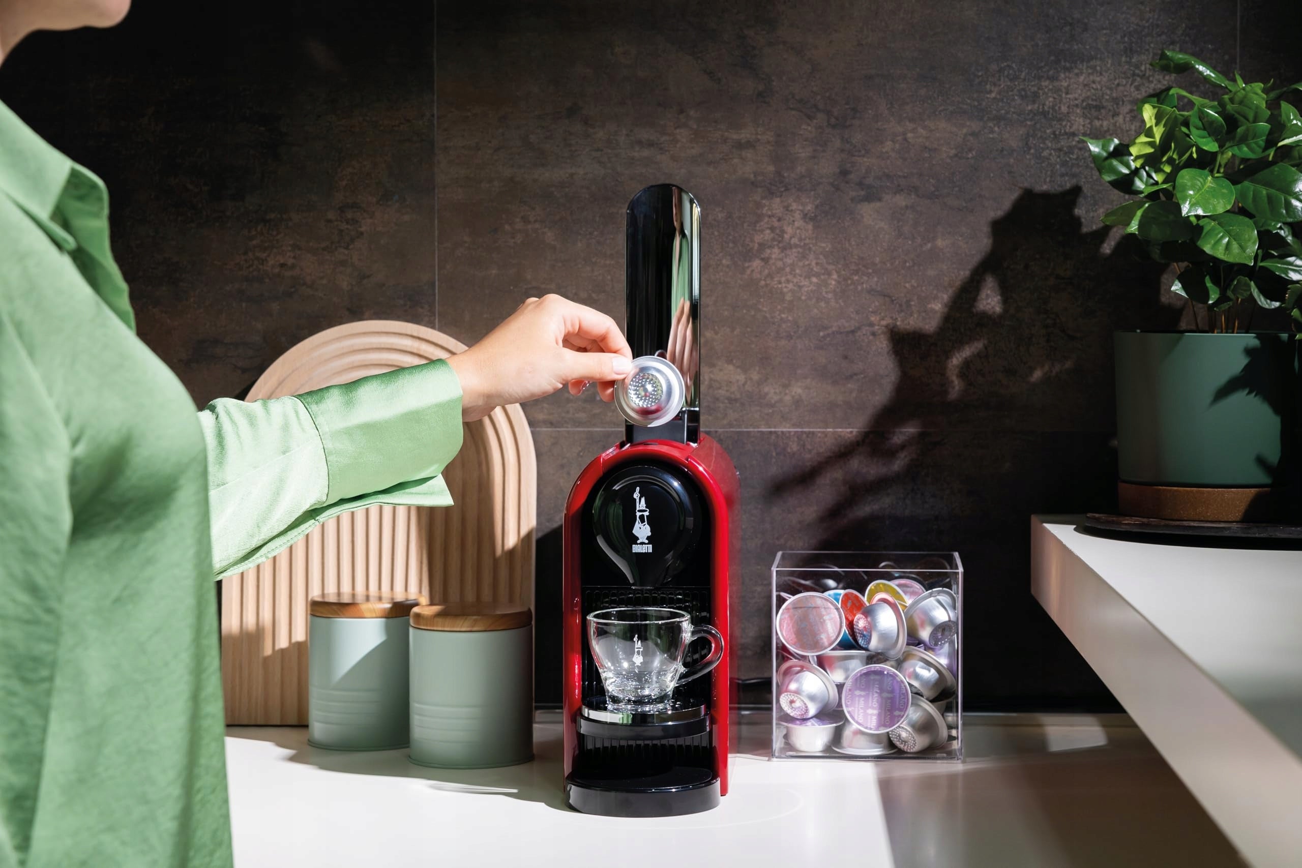 Capsule machine Bialetti 098150542 20 bar red Brand Bialetti