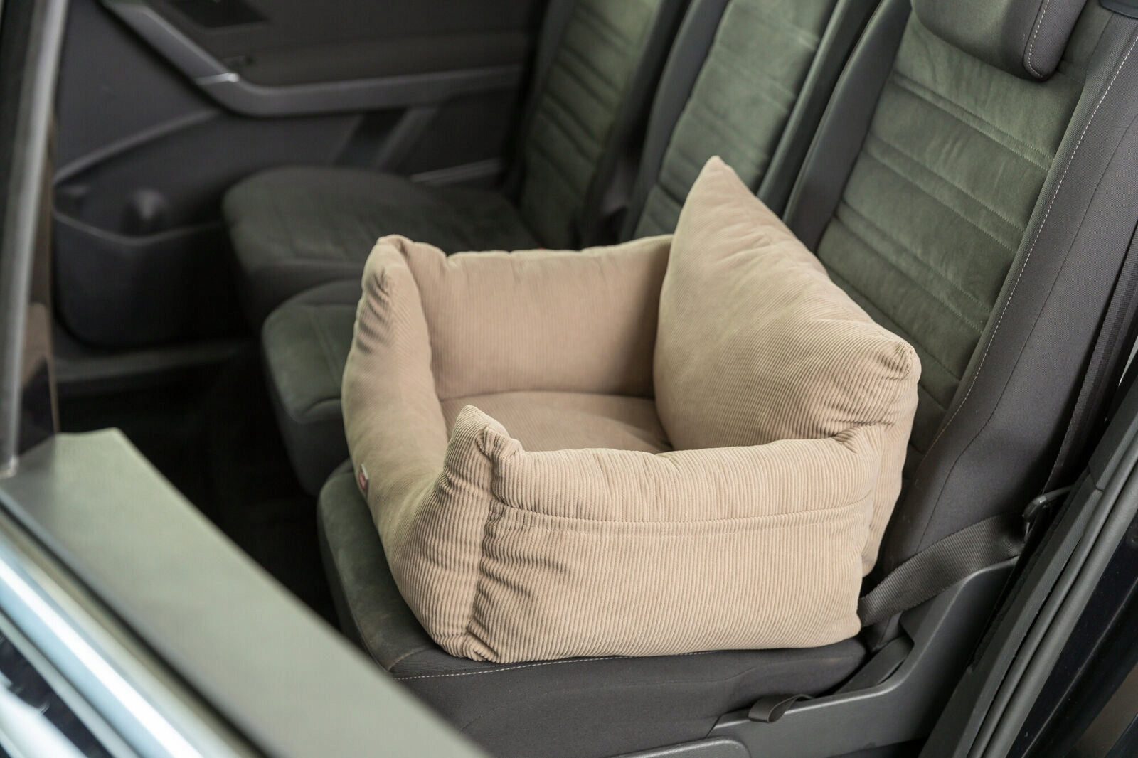 Car seat for car and home Transporter TRIXIE 55x50x30cm Size XS/S