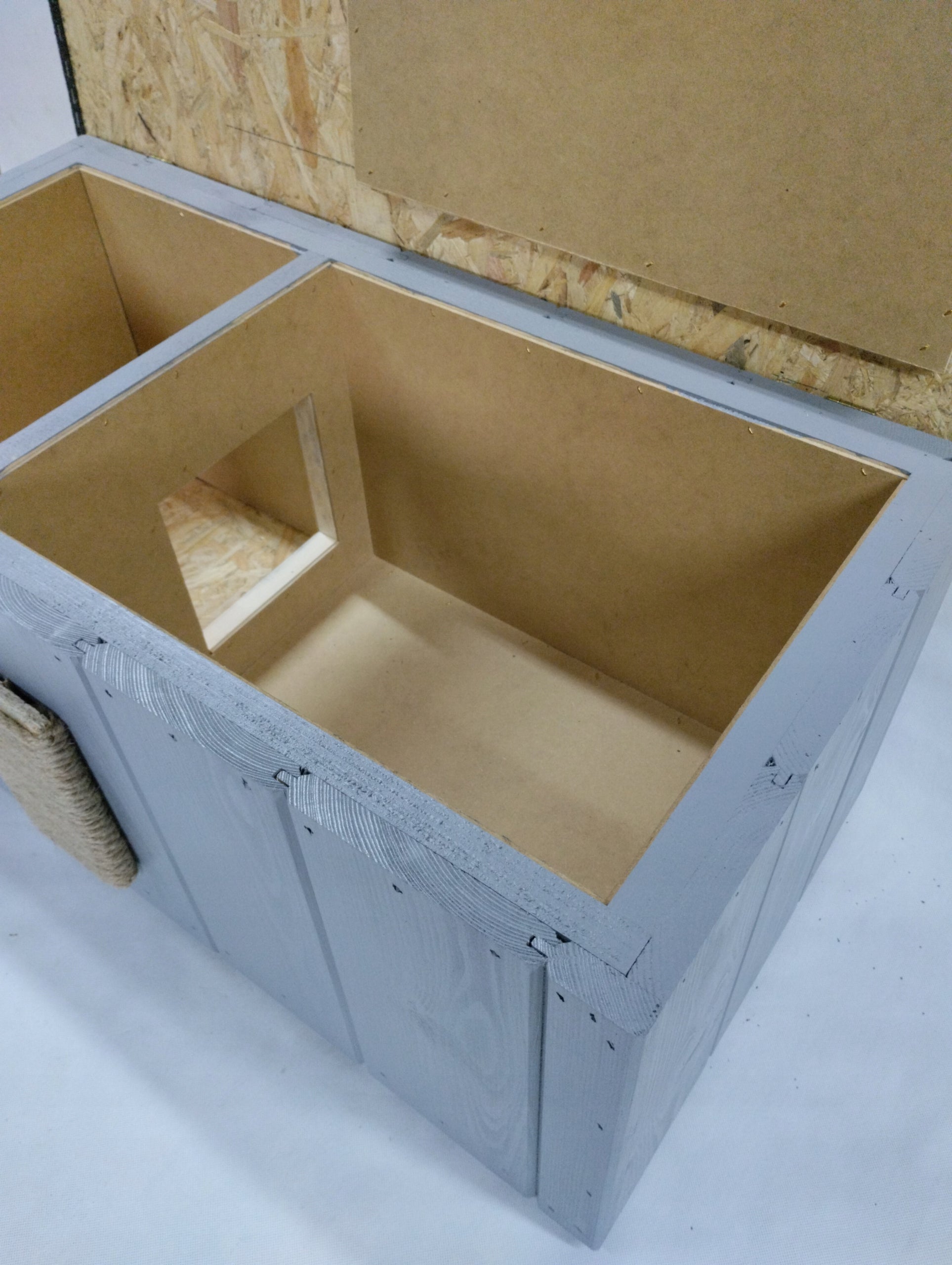 Cat kennel insulated with VESTIBULE for winter CURTAIN SCRATCHER different colors Product width 47 cm