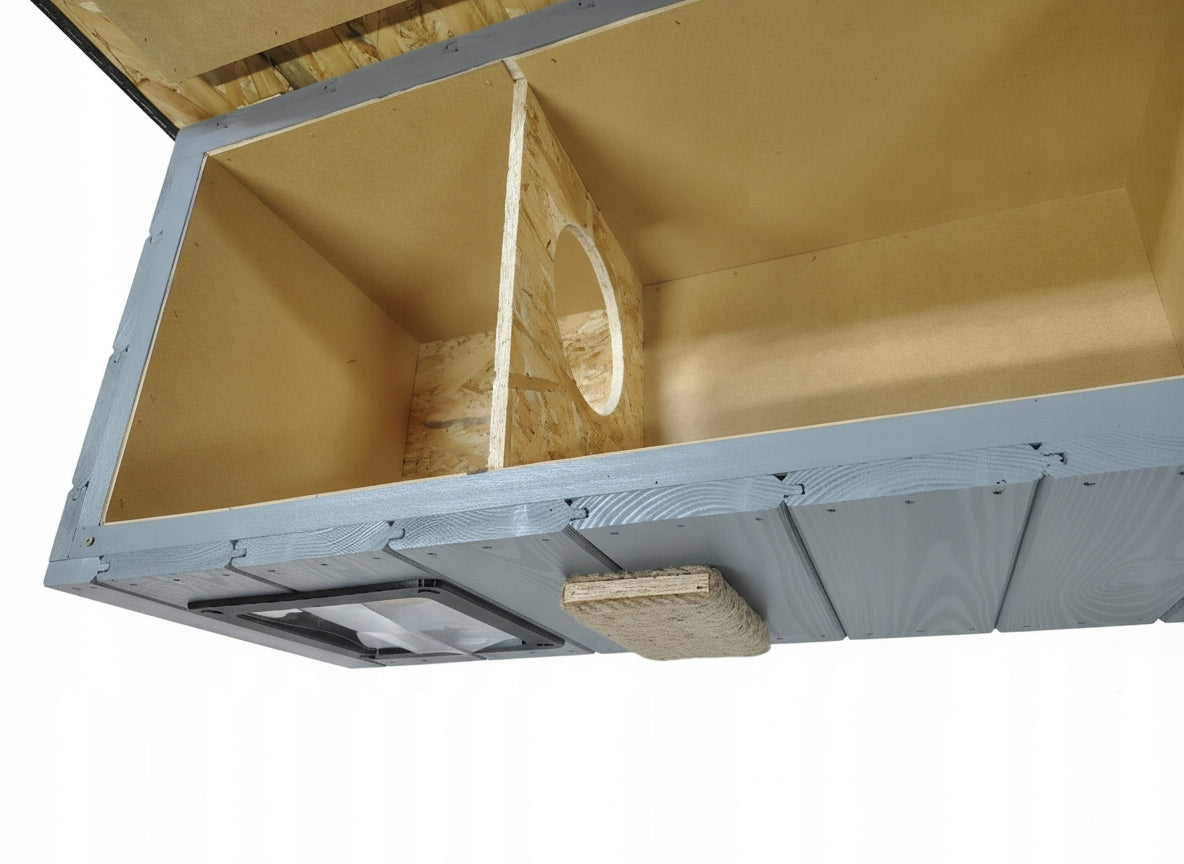 Cat kennel insulated with vestibule solid whole | scratcher + door| Trade name buda z przedsionkiem