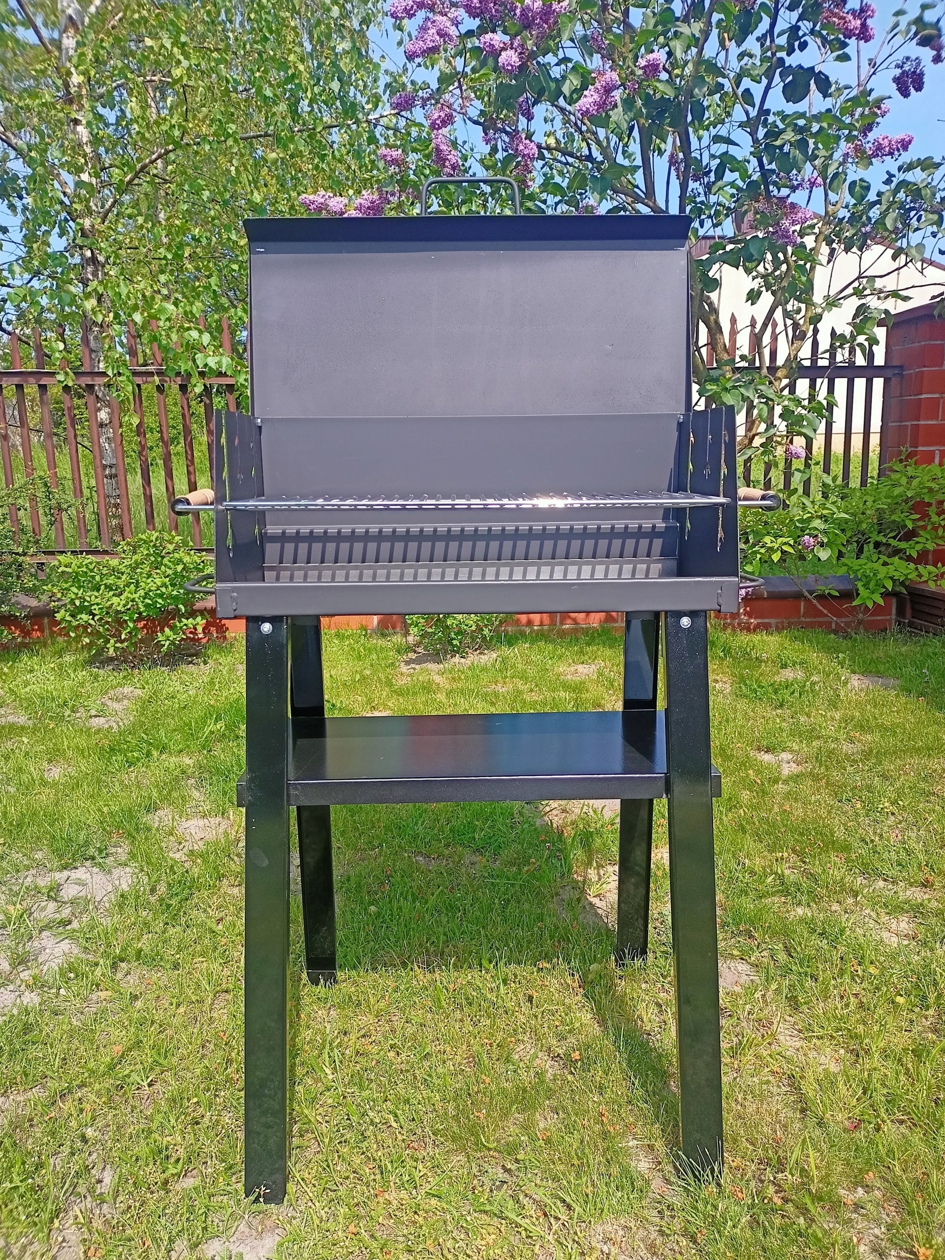 Charcoal Garden Grill Grill height 95 cm