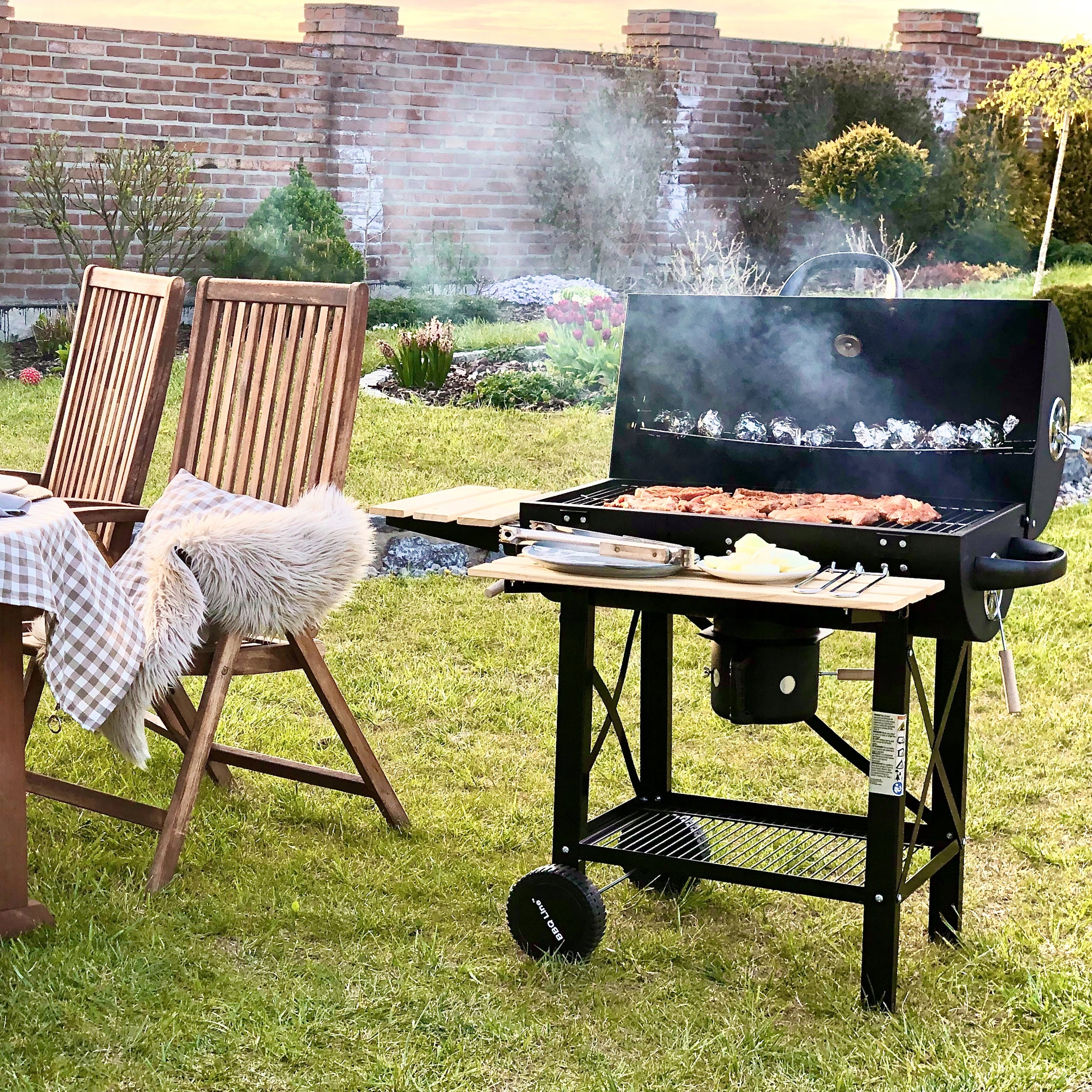 Charcoal grill smokehouse with wooden shelves barrel Mirpol 70 x 35 cm Manufacturer Mirpol