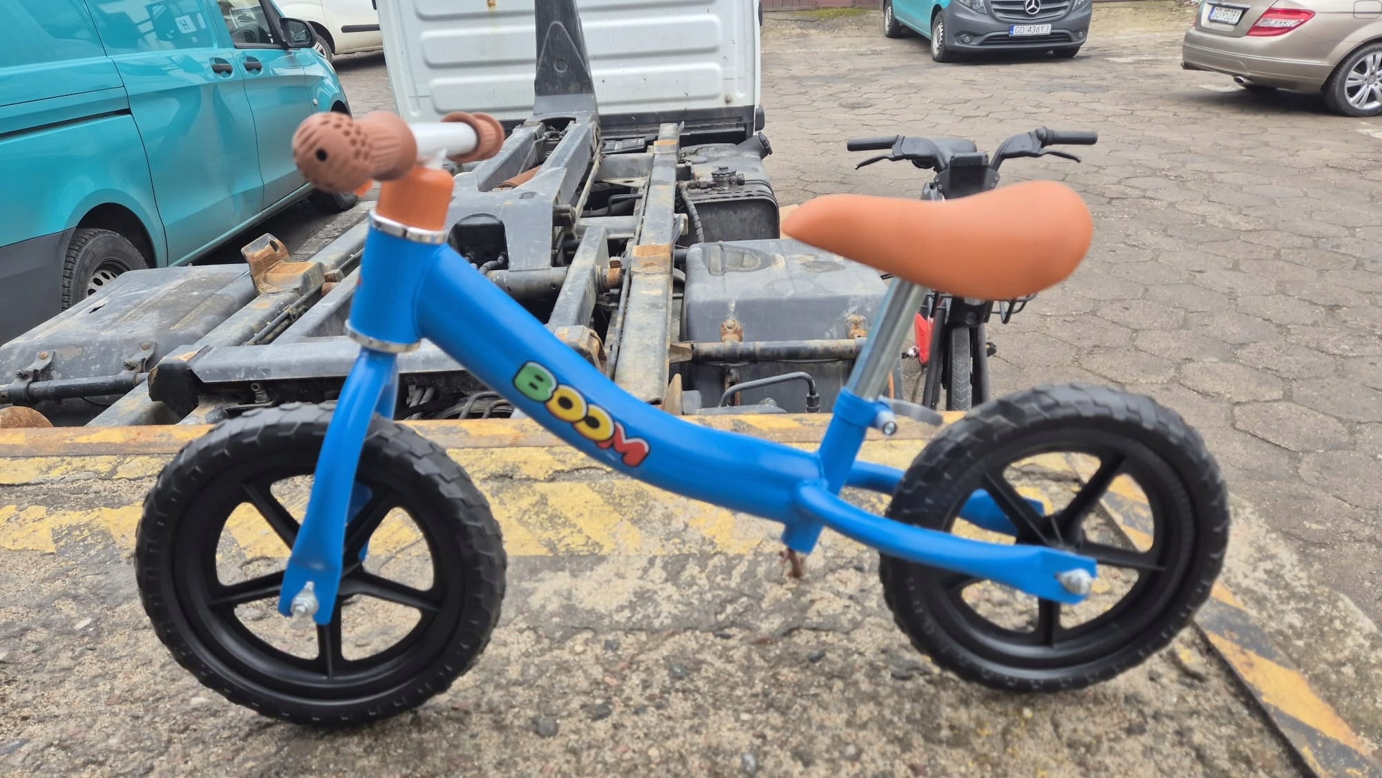 Children's balance bike BOOM foam tires light 1,5 kg BLUE Model rowerek biegowy