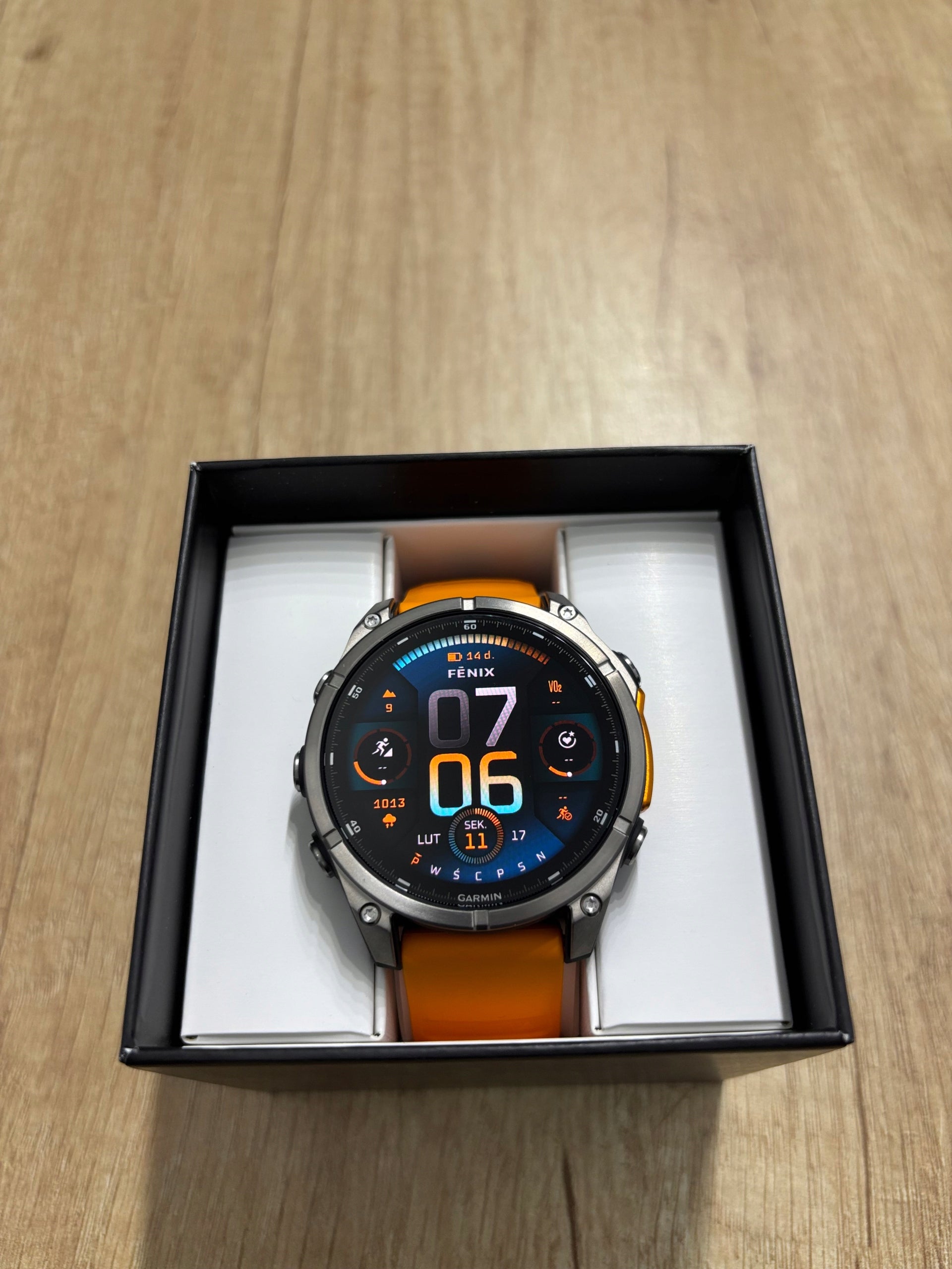 Chytré Hodinky Garmin Fenix 8 AMOLED Sapphire titanově oranžové 47 mm