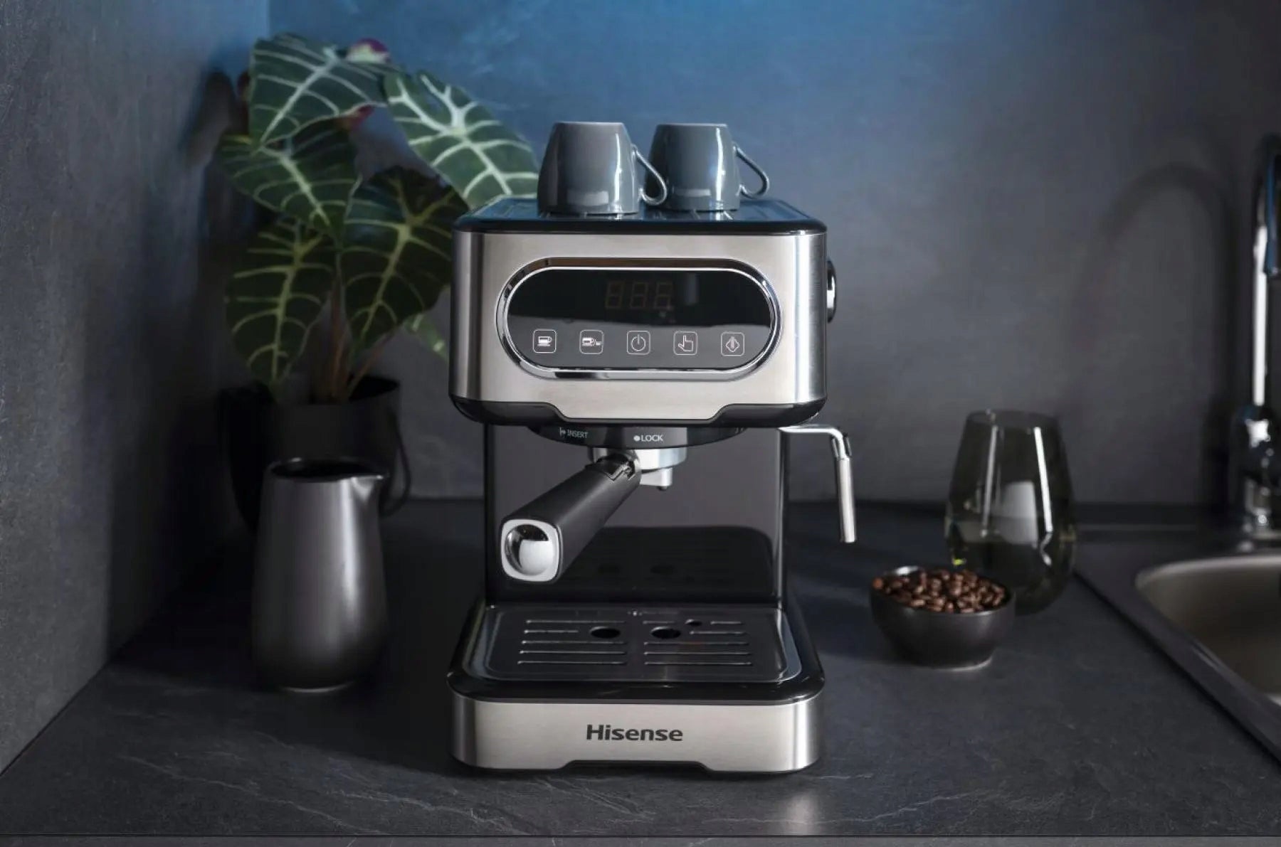 Coffee maker Hisense Black Manual coffee preparation 15 bar 1100 W Brand Hisense