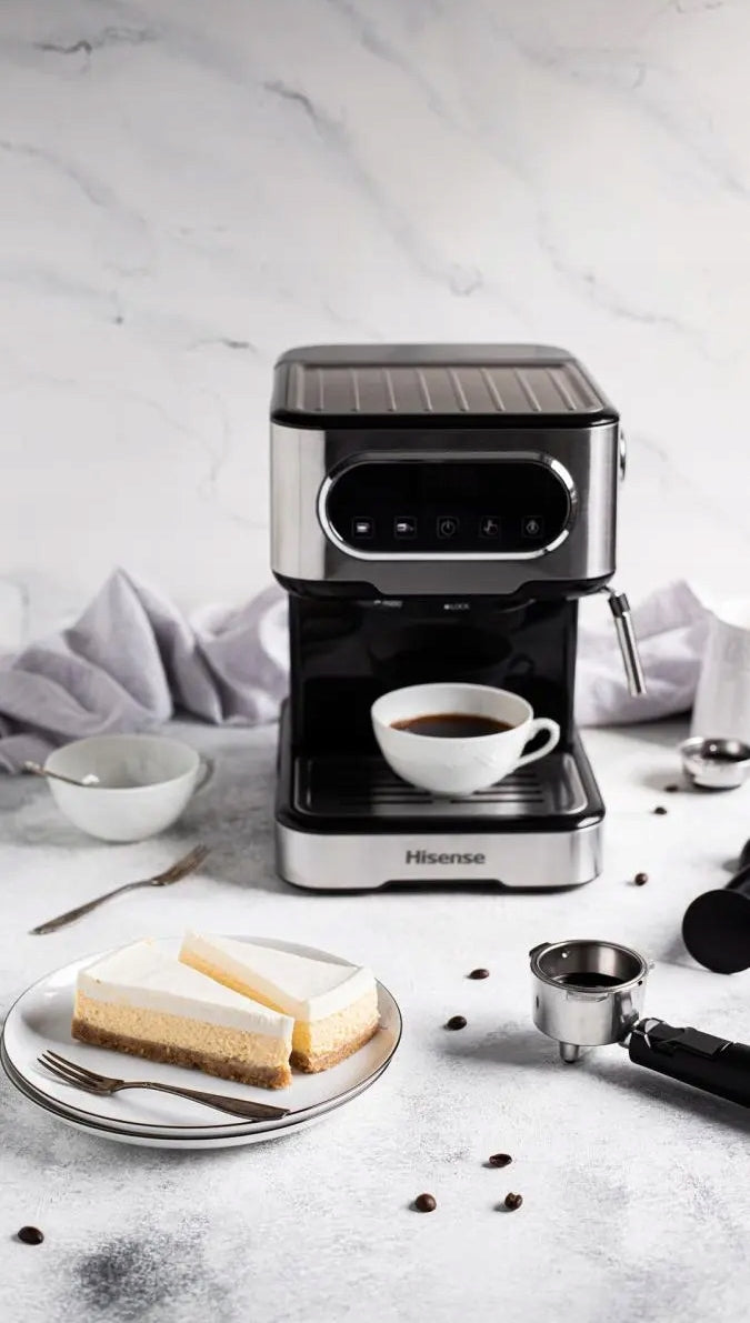 Coffee maker Hisense Black Manual coffee preparation 15 bar 1100 W Model HESCM15DBK