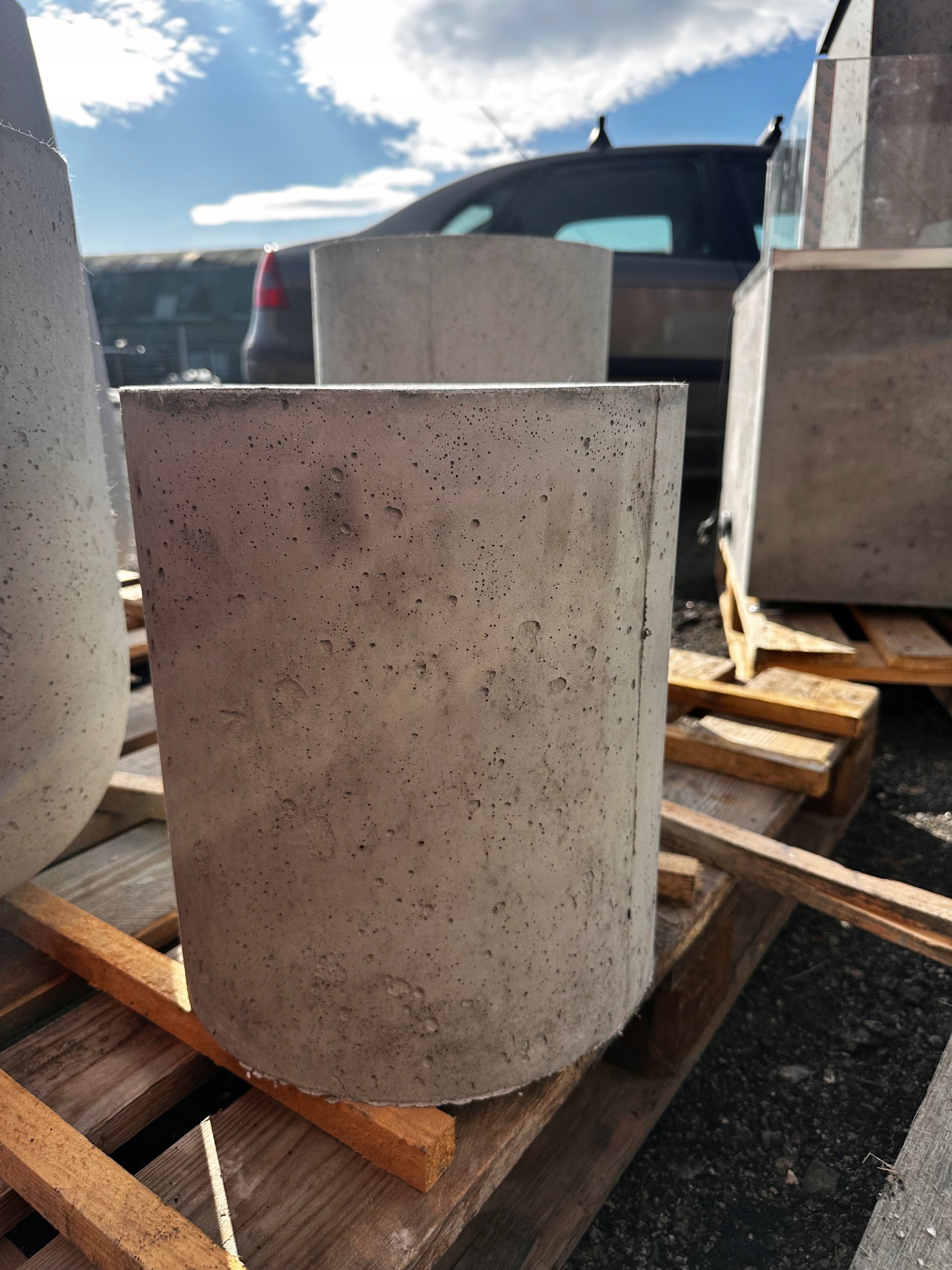 Concrete planter round architectural concrete 31x35 garden small grey Manufacturer Inn