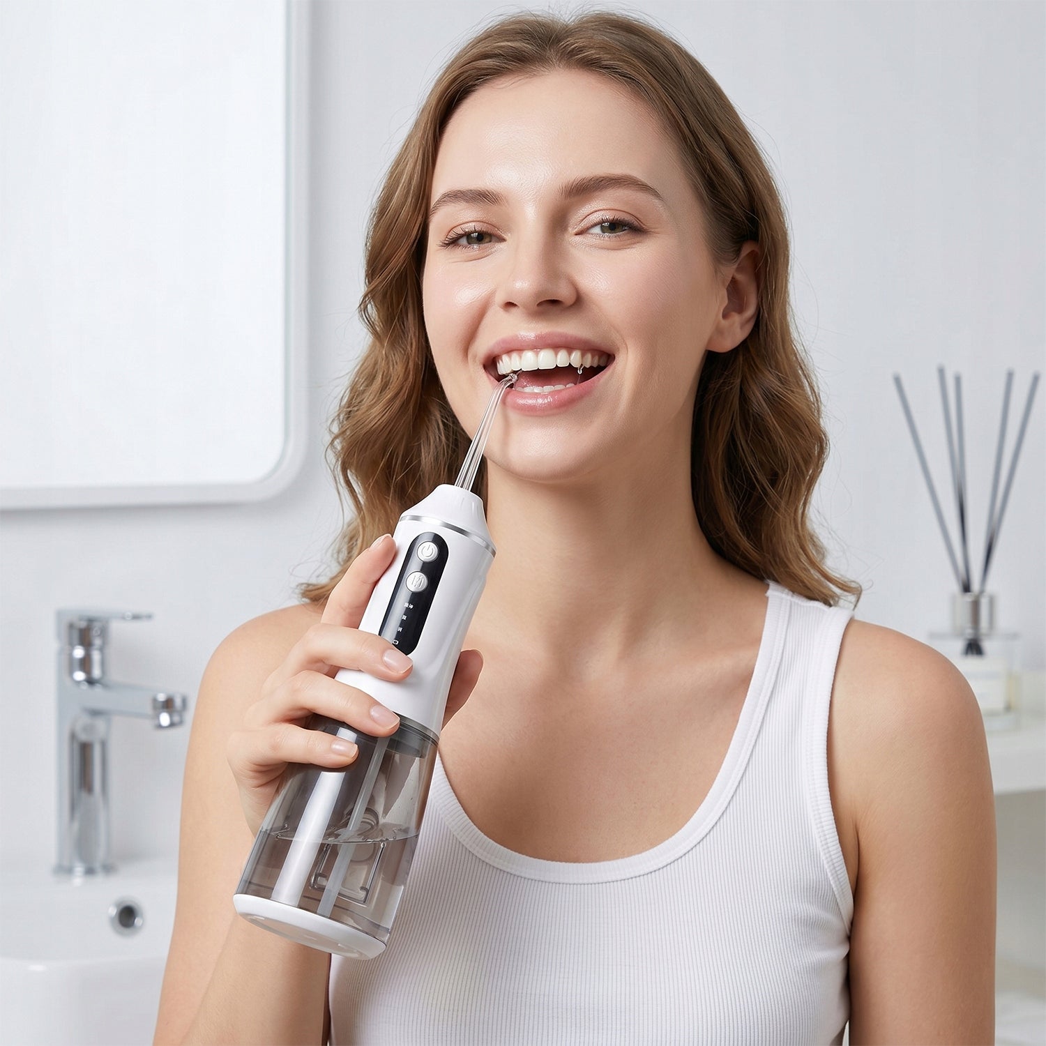 Cordless Rechargeable Water Flosser, white, 3 tryby, 4 dysze, 380ml Packaging status original