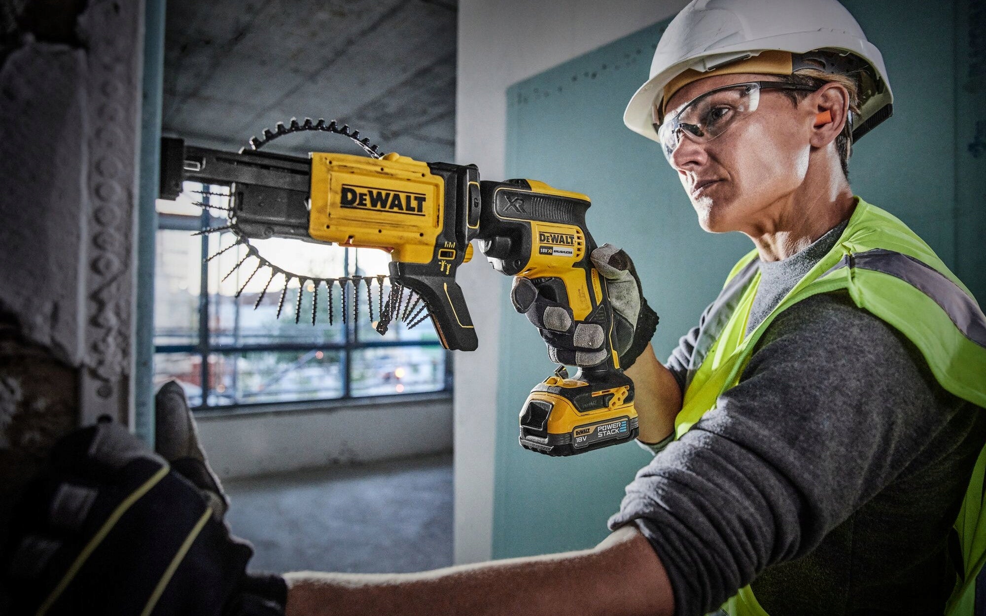 Cordless screwdriver for boards GK cardboard gypsum 18V suitcase DeWALT DCF620NT Motor type brushless motor