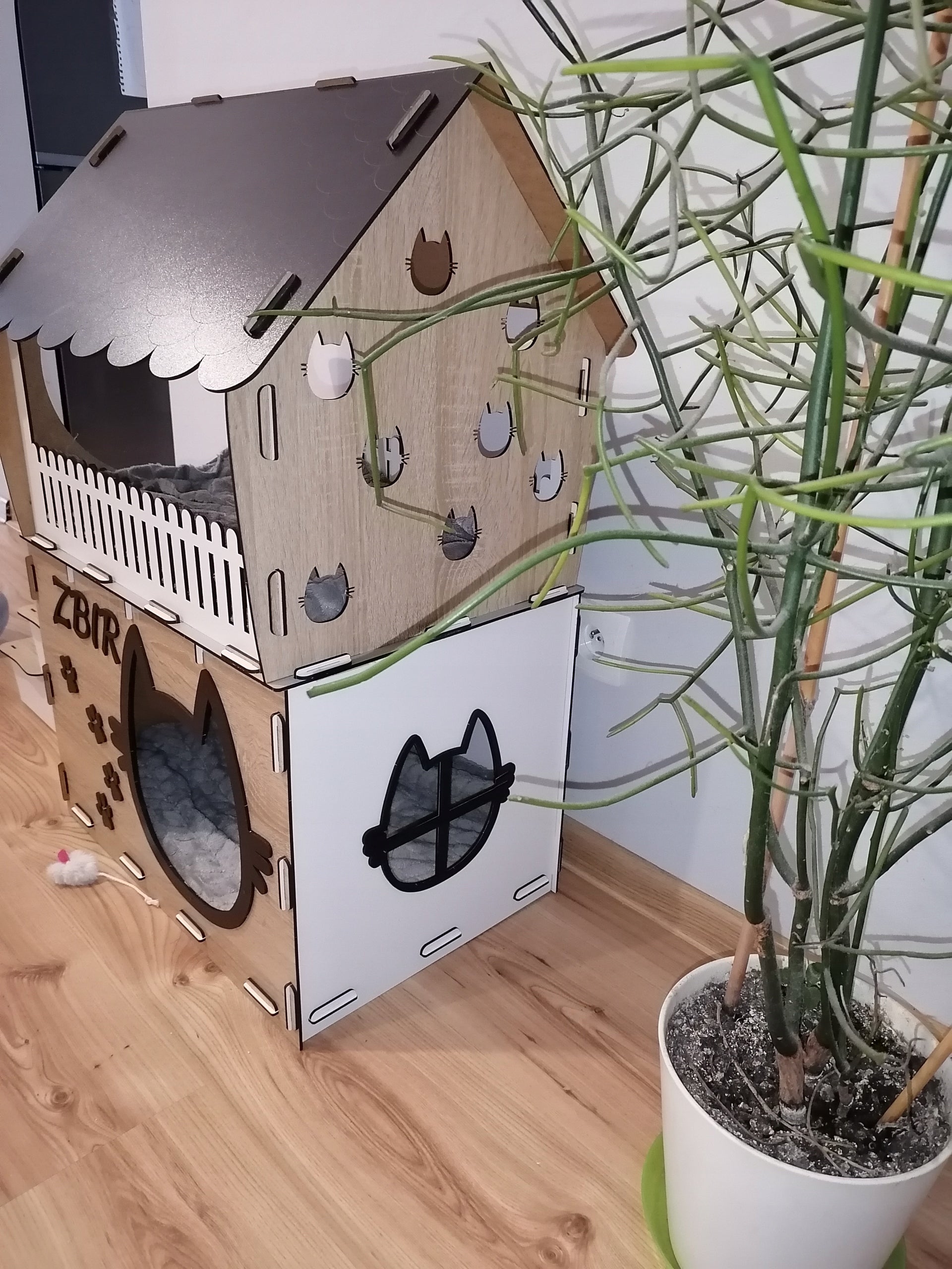 Cottage booth cat bed cat name Color multicolor