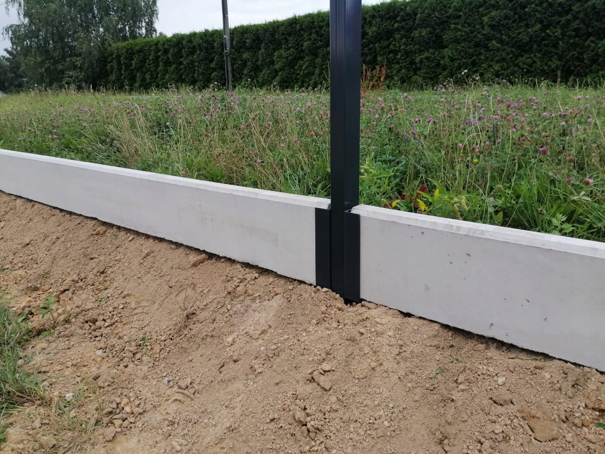 Coupler for foundation 50x250 Anthracite 7016 C-profile Create artificial PP Graphite Kind Channel
