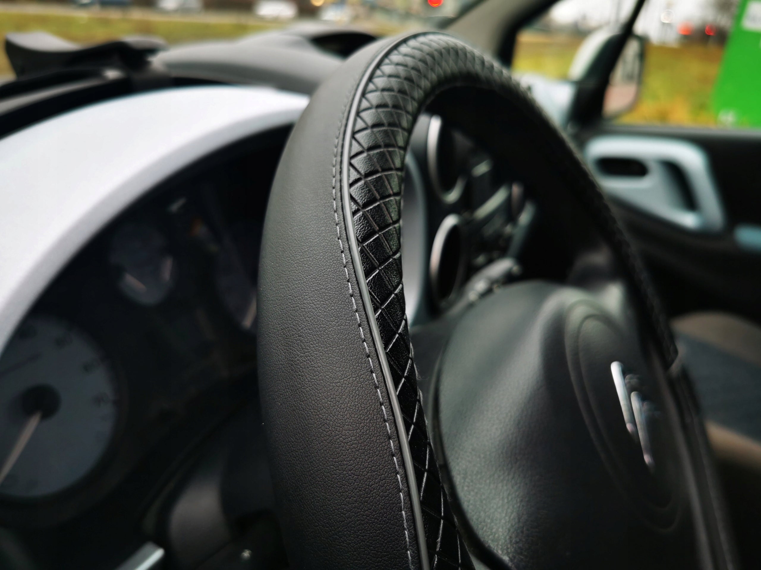 Cover perforated leather steering wheel cover PREMIUM leather BLACK Manufacturer's catalog number Nakładka Etui Obszycie