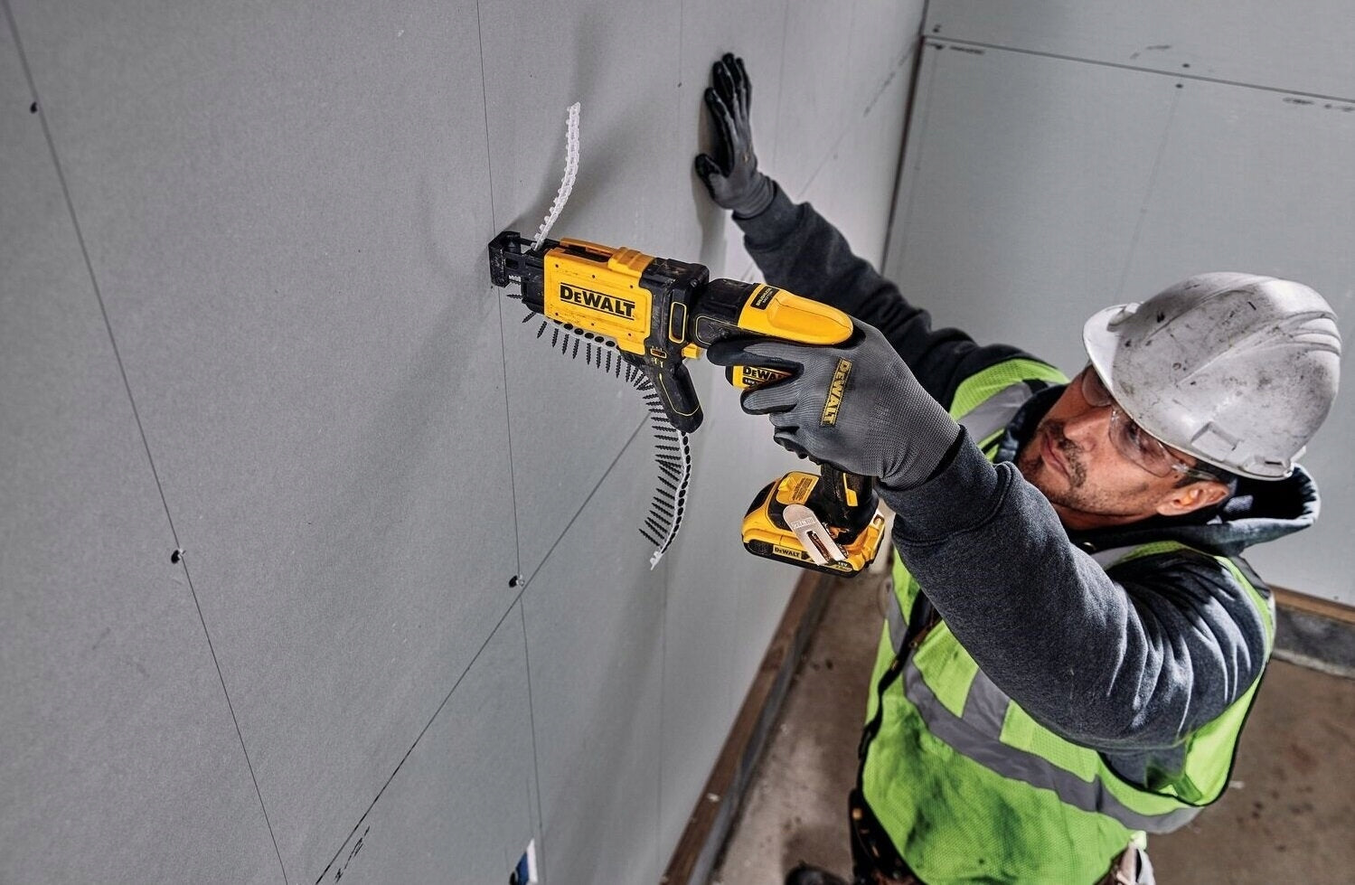 DEWALT SCREWDRIVER FOR PLATES G-K CARTON-GYPSUM Box 2x5Ah + Battery DEWALT Battery capacity 5 Ah