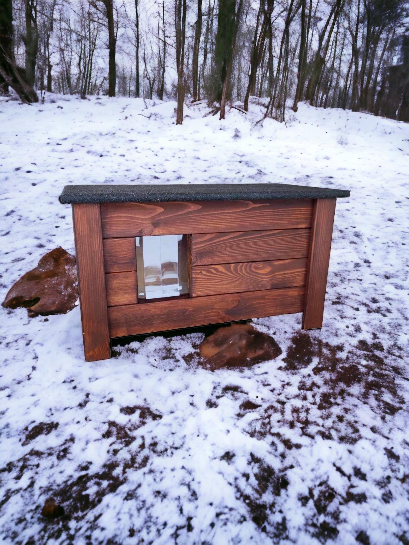 DOG CAT KENNEL INSULATED ALL WOODEN WHOLE with curtain at the entrance Kind outdoor cat house