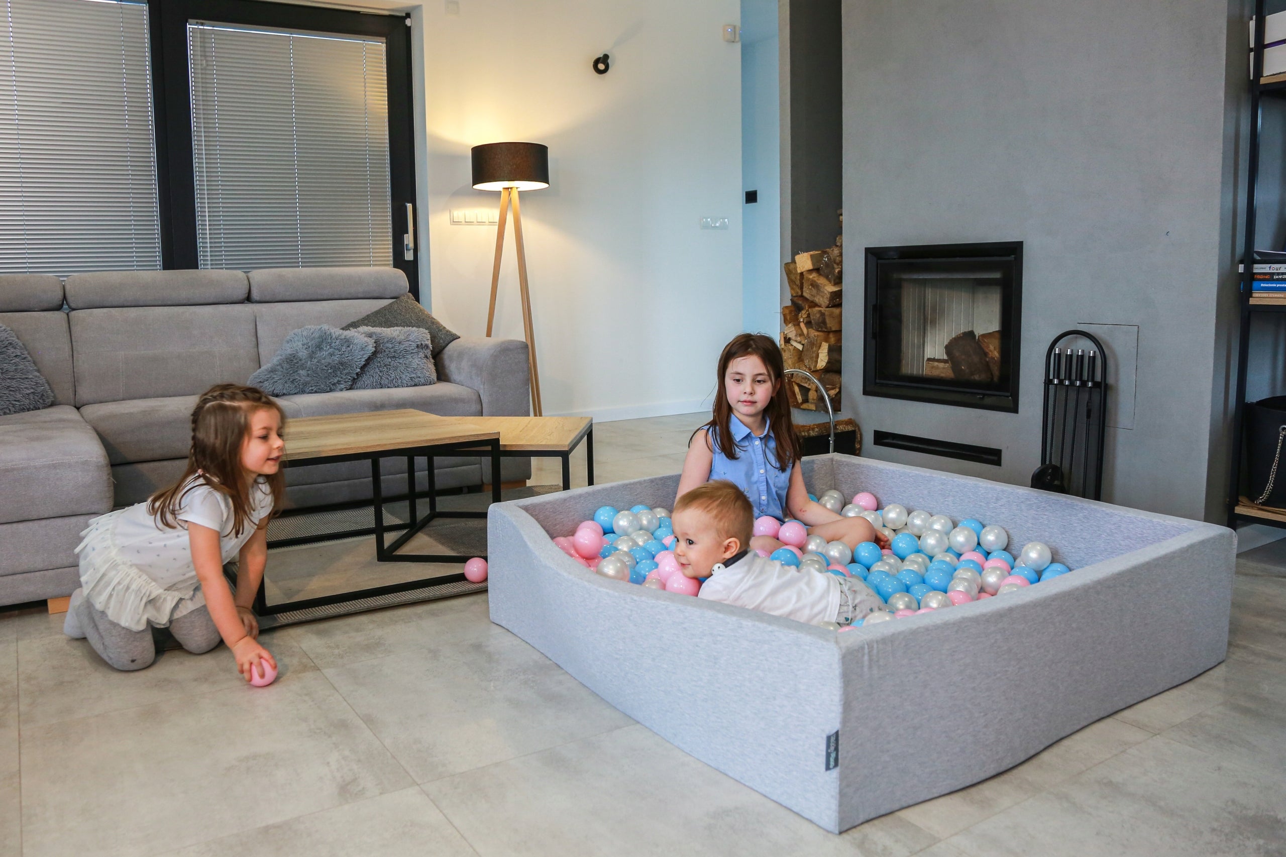 DRY POOL LARGE 120x30 square 200 balls Brand KiddyMoon