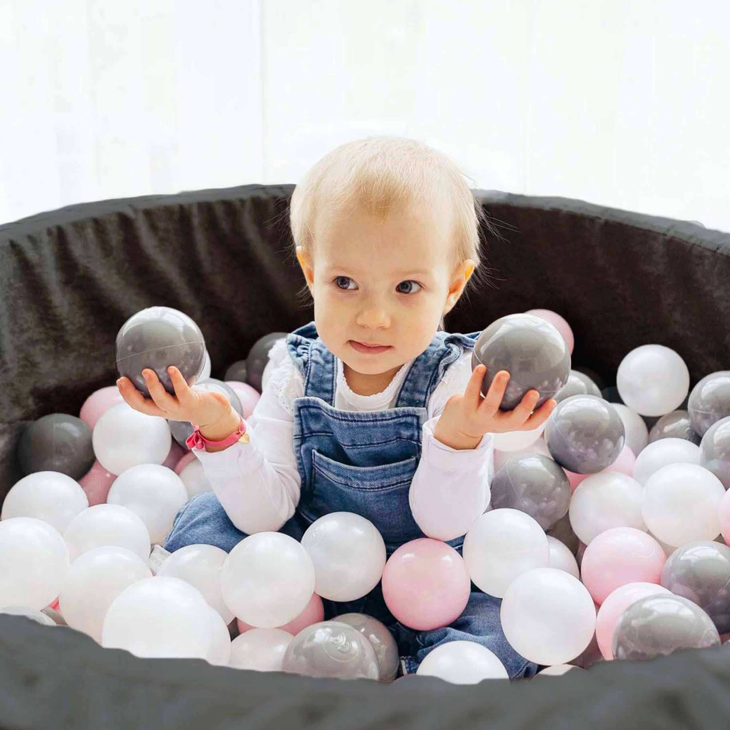 DRY POOL WITH 200 BALLS ENGRAVED FREEBIE BLACK 90X40 COLORS FLUMI Product width 90 cm