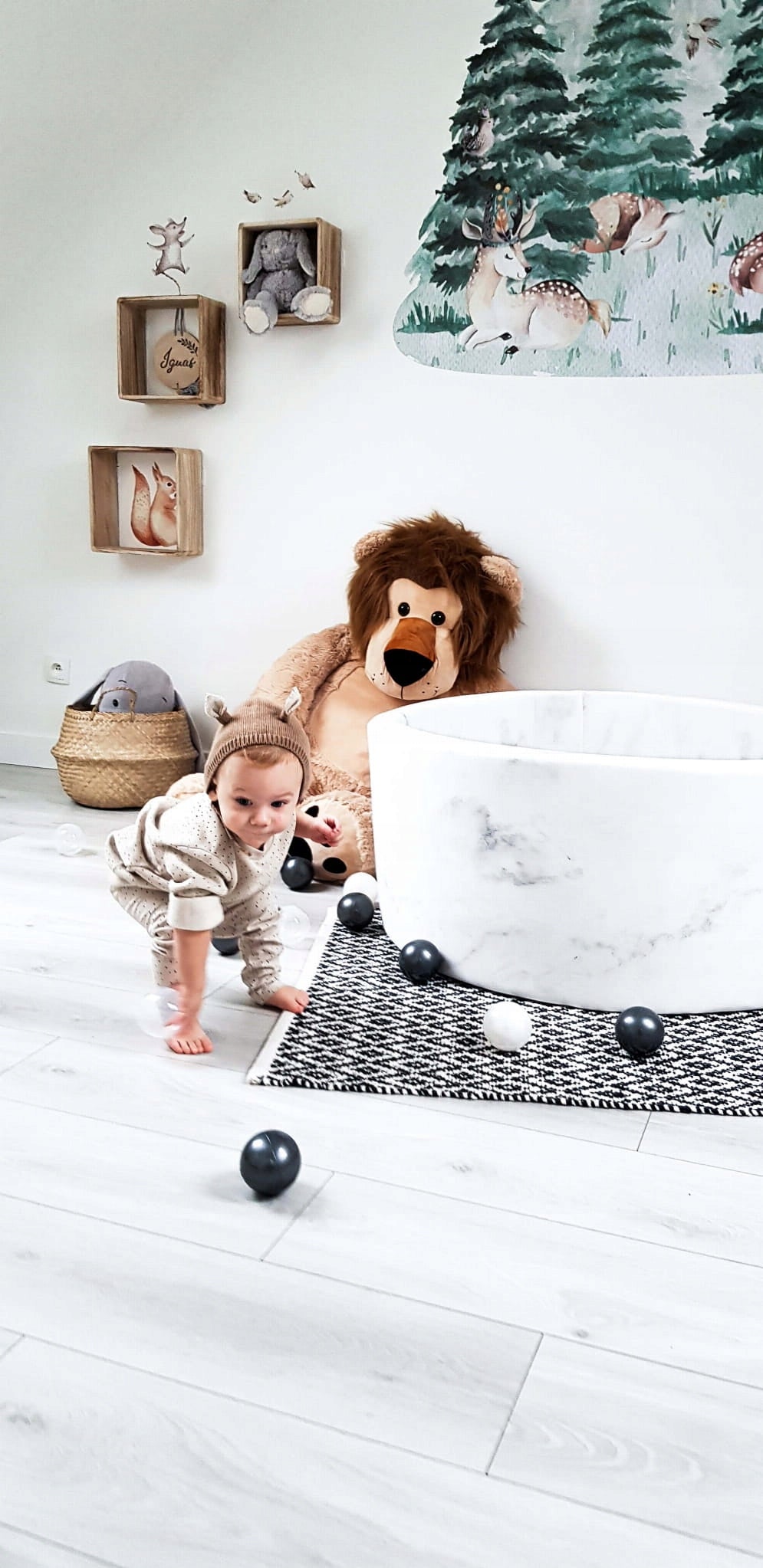DRY POOL without balls PLAYPEN for children 130x30cm marble round Material foam