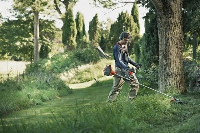 Diesel brush cutter Husqvarna 122R with line head light and comfortable Brand Husqvarna