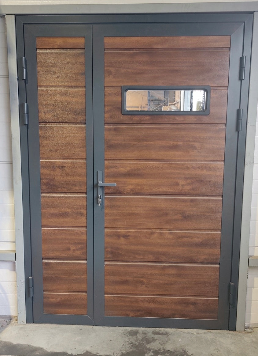 Double-leaf aluminum garage door swinging to wing centimeter