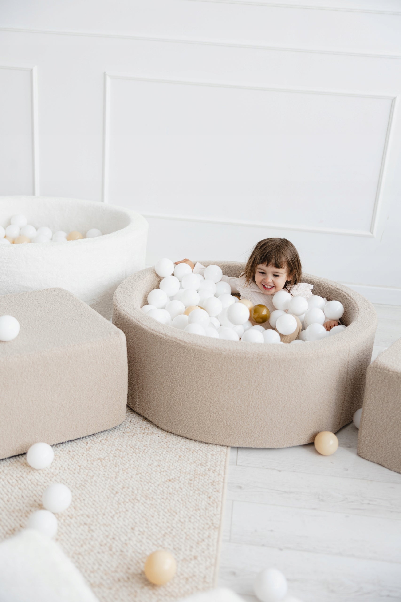 Dry pool with balls 30x90 Boucle beige + 200 balls - ANY MIX Gender boys girls