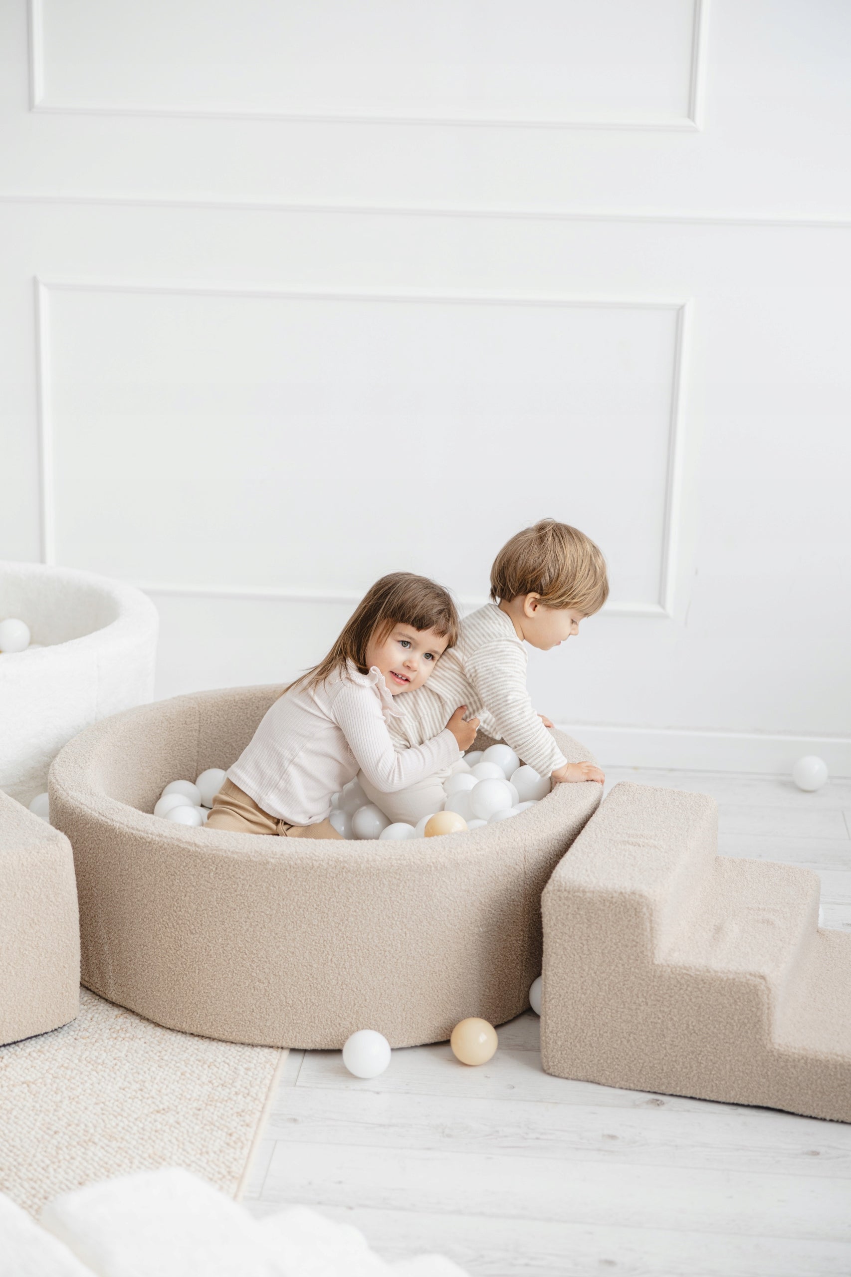 Dry pool with balls 30x90 Boucle cream + 200 balls- ANY MIX Character/Title none