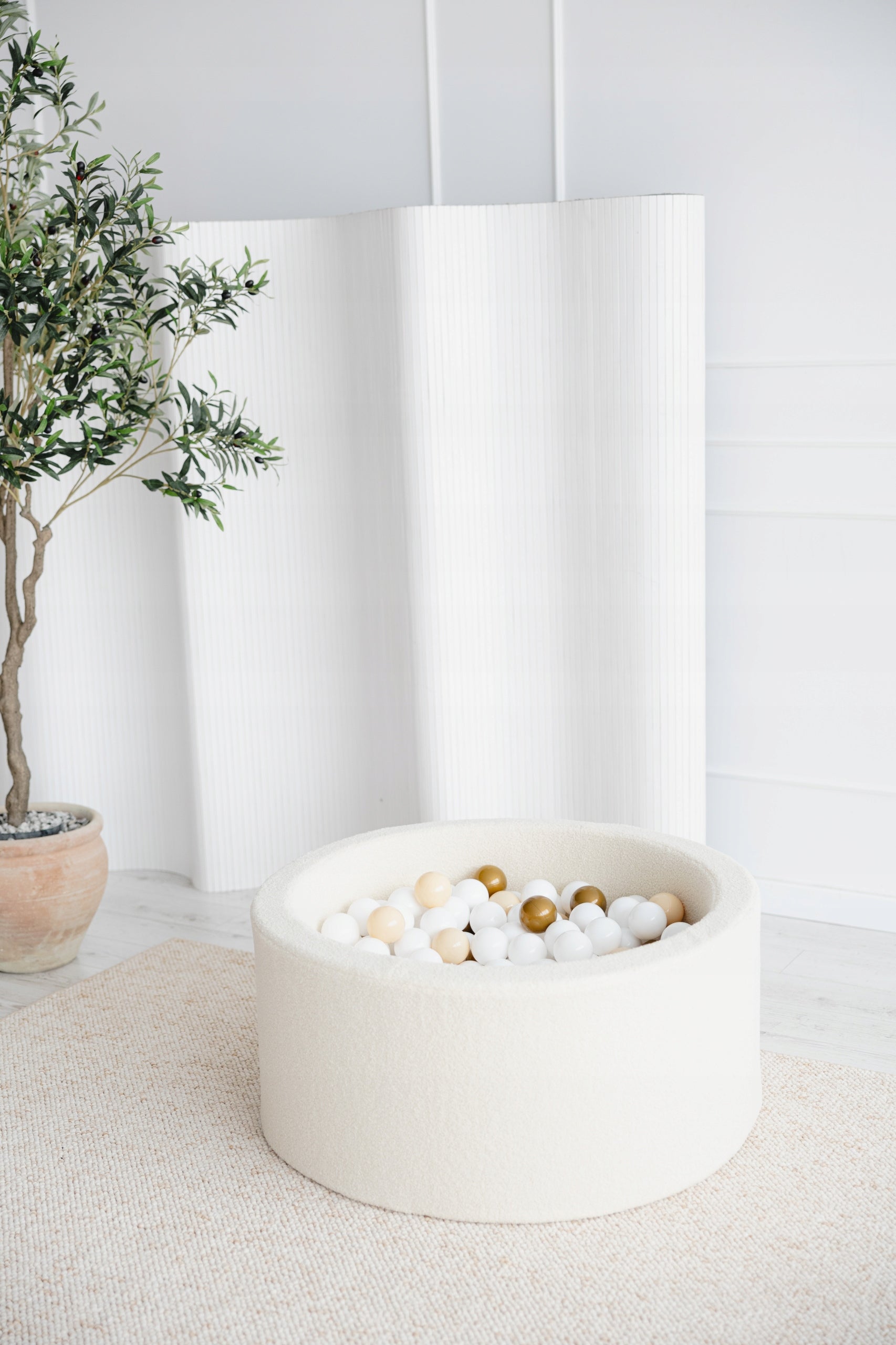 Dry pool with balls 40x90 Boucle cream + 200 balls- ANY MIX Brand Monio for Kids