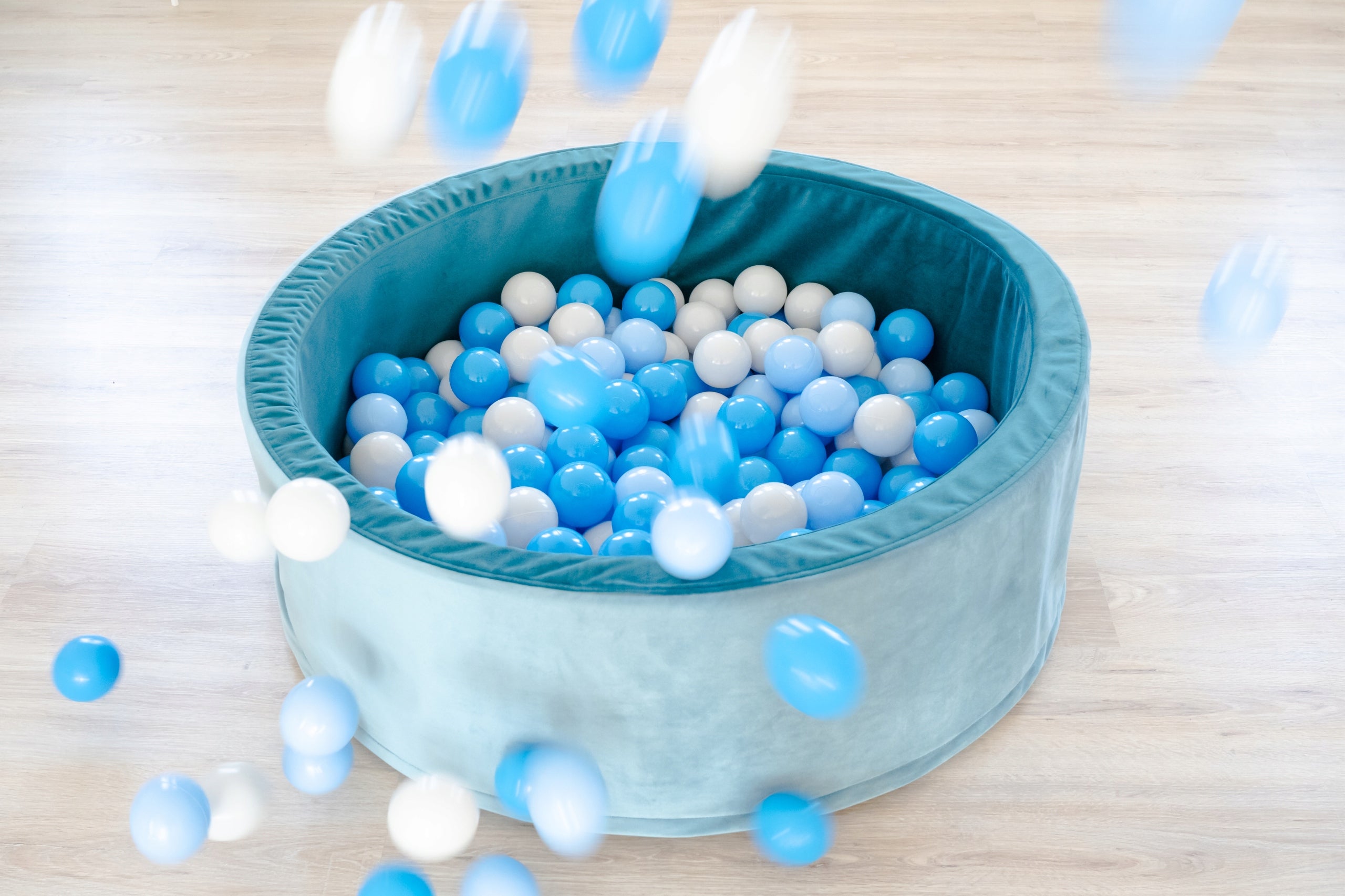 Dry pool with balls velour baby blue+200 balls Brand no brand