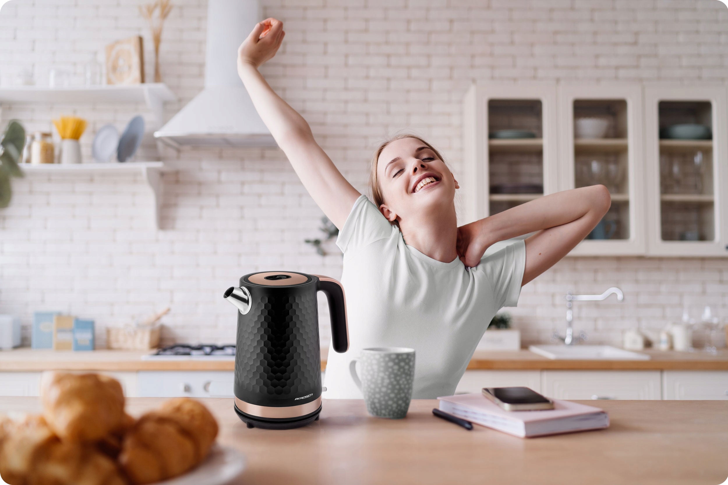 ELECTRIC KETTLE METAL BLACK GOLD CORDLESS 1,7L BERDSEN 2200W Manufacturer code 370501