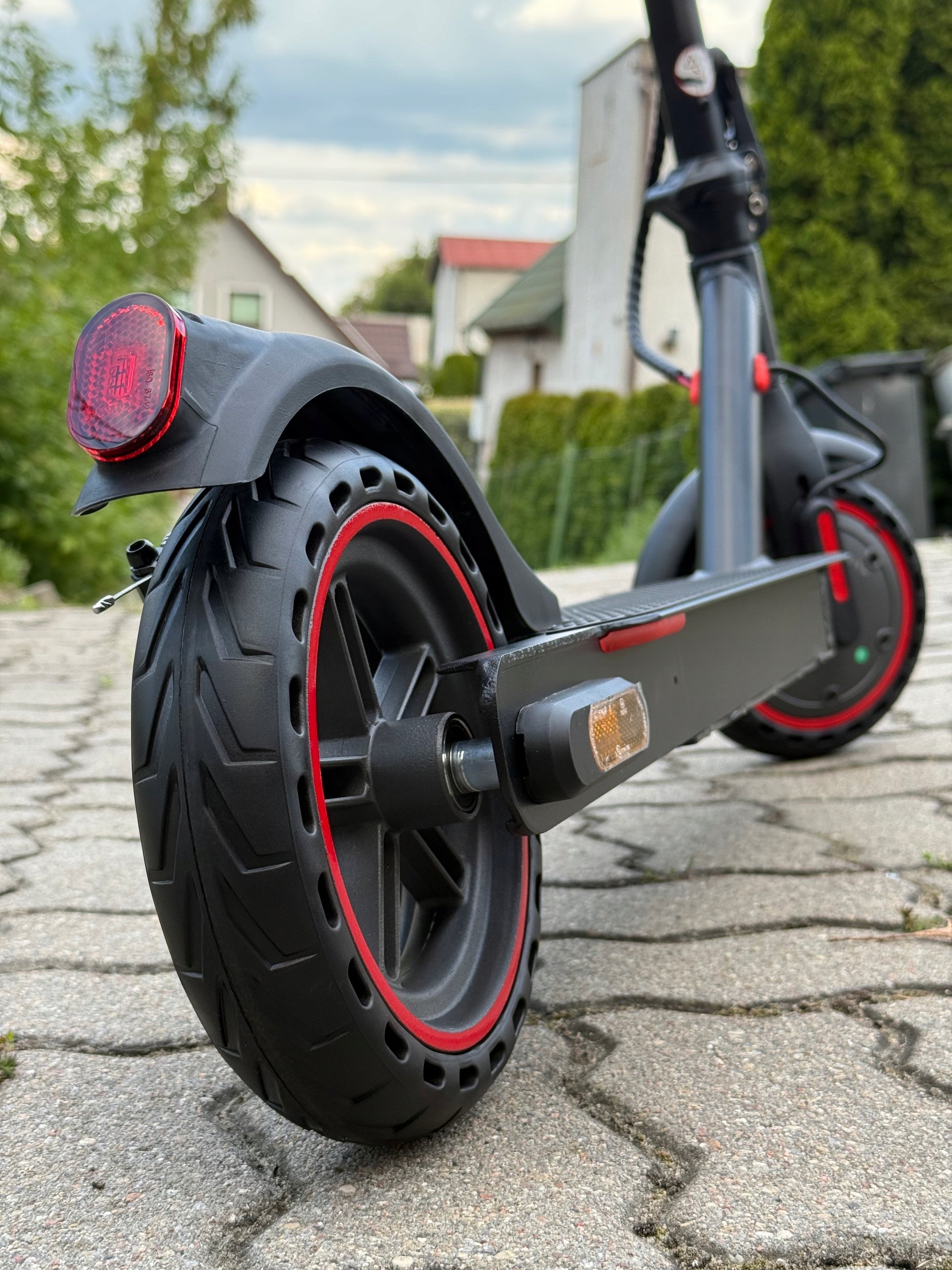 ELECTRIC SCOOTER T9 PRO LONG RANGE LIGHT AND POWERFUL 350W BATTERY 10,4Ah Weight 13 kg