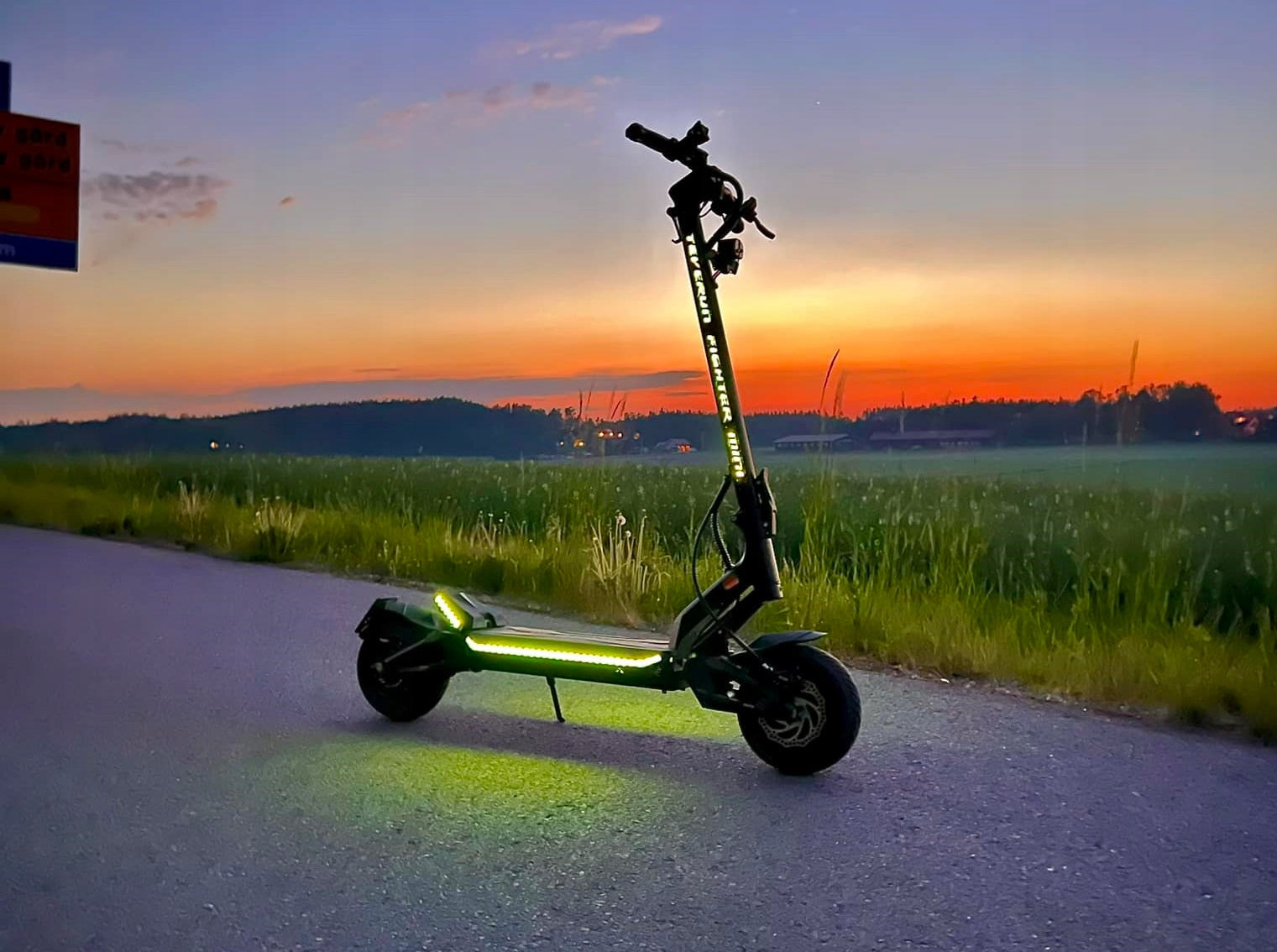 ELECTRIC SCOOTER TECHLIFE Q7 RSX V2 POWER 3000W RANGE 100KM 30AH 52V Manufacturer code 5907497215847