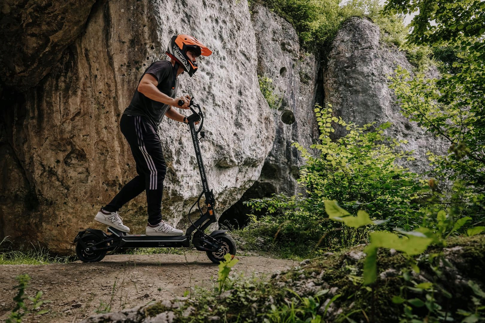 ELECTRIC SCOOTER TECHLIFE Q7 RSX V2 POWER 3000W RANGE 100KM 30AH 52V Weight 30 kg