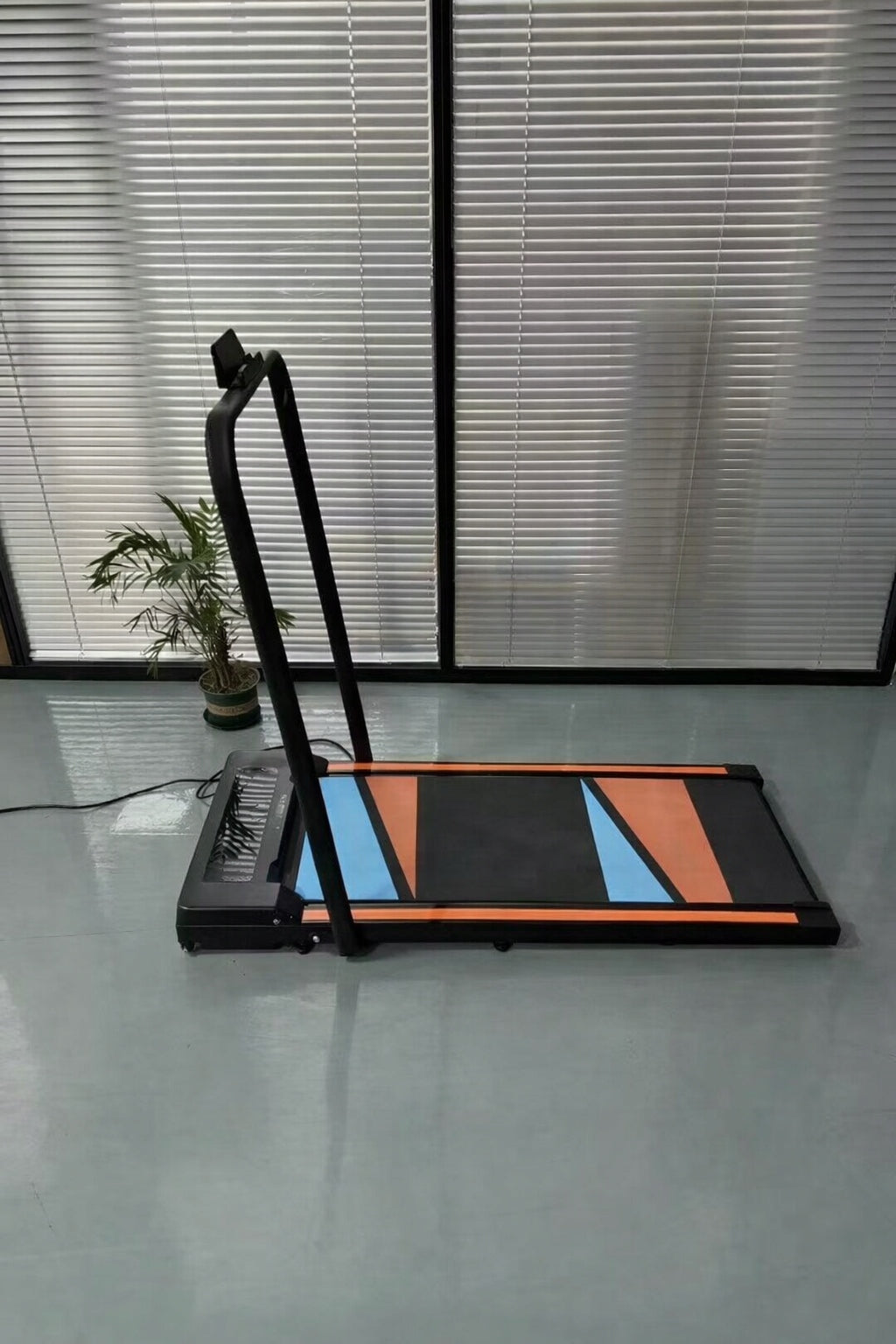 ELECTRIC TREADMILL Folding Household F8050 10 km/h up to 100 kg with Remote Control Packaging status original